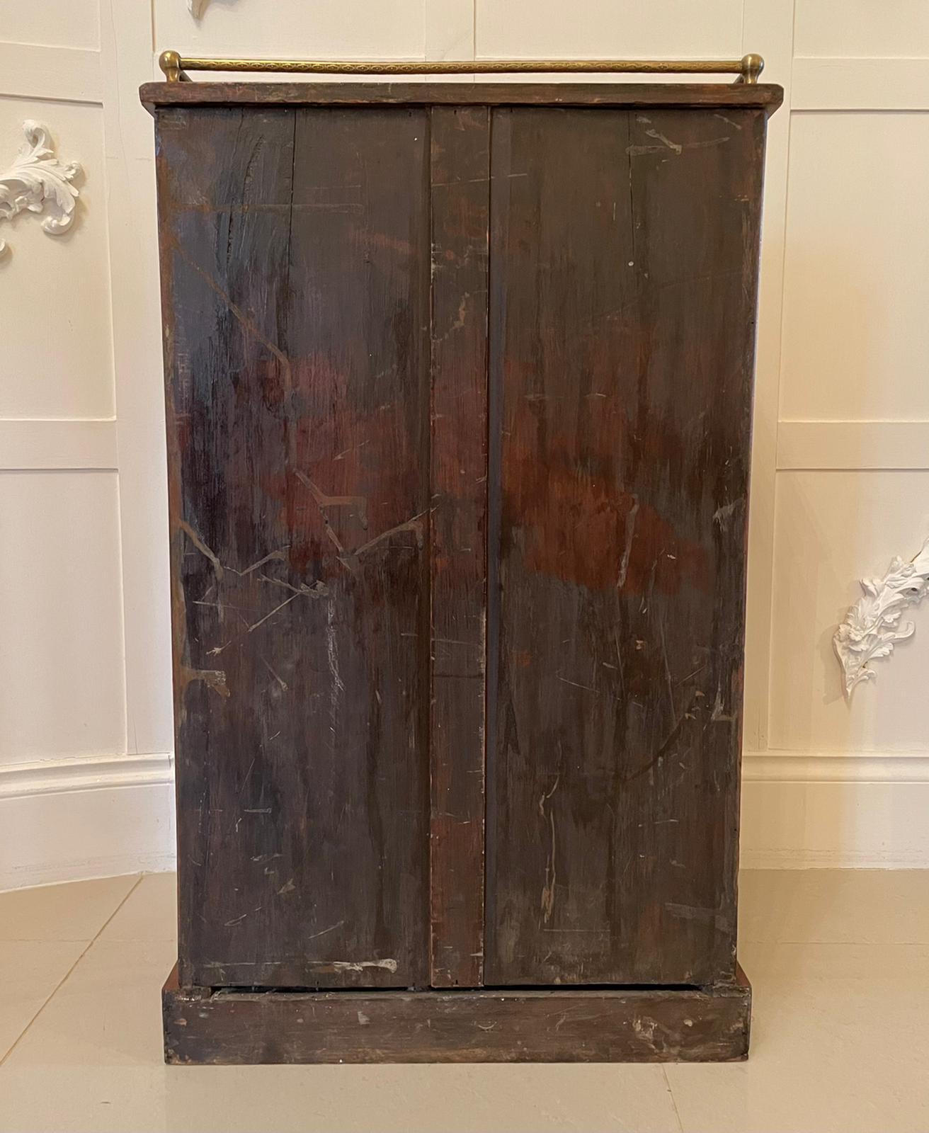 Ancienne armoire à musique victorienne du 19ème siècle en ronce de noyer marqueté en vente 3