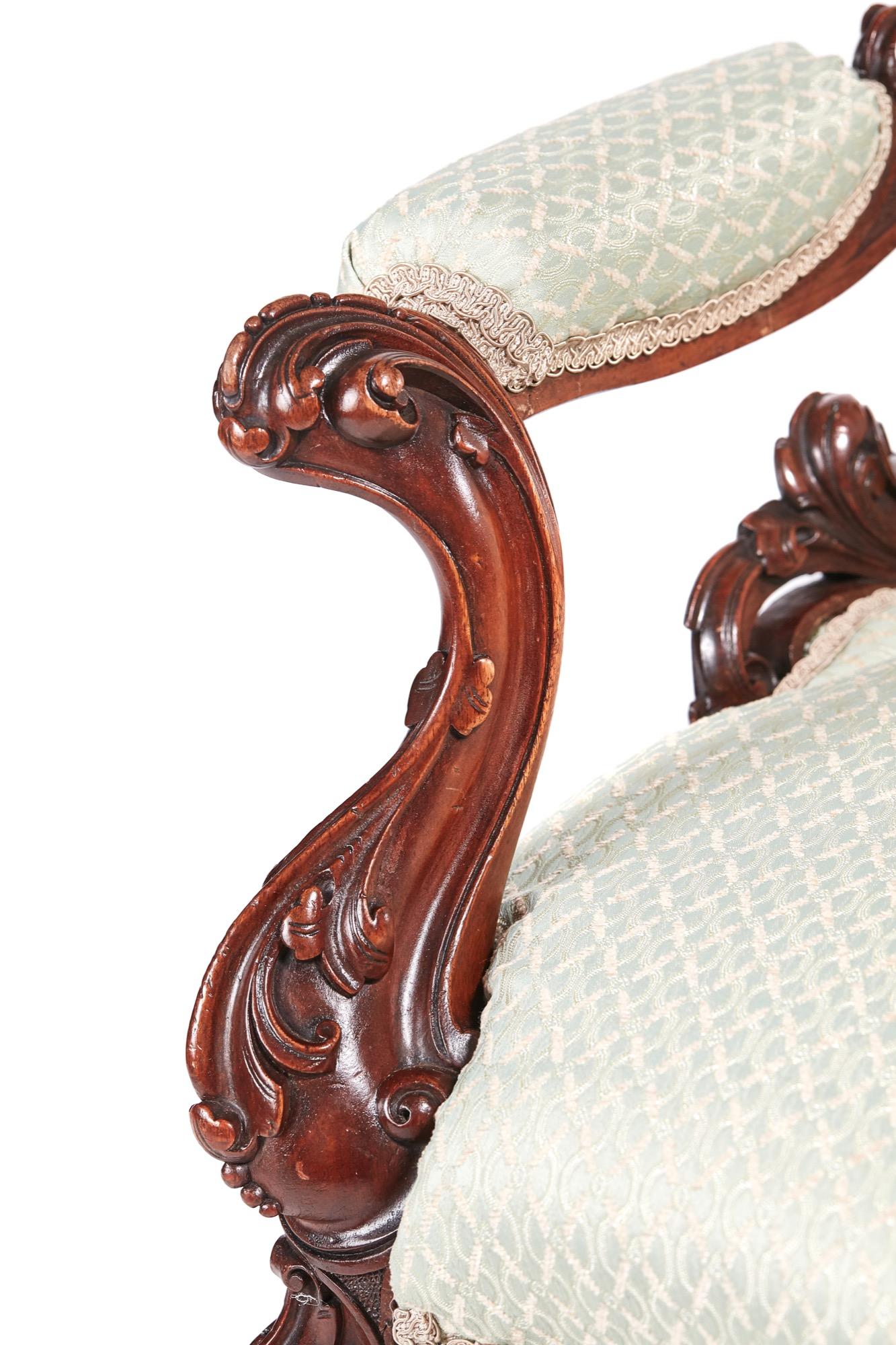 Outstanding antique 19th century Victorian carved walnut armchair with lovely quality carved detail to the top, attractive shaped back, carved shaped open arms, serpentine shaped carved front rail, standing on carved walnut cabriole legs to the