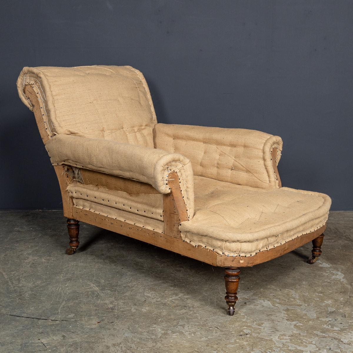 A beautifully proportioned Victorian chaise lounge from the 19th Century, offering a touch of elegance to any space. Left in a natural hessian finish, it awaits your choice of fabric or can be appreciated as is. Featuring a curved arm and