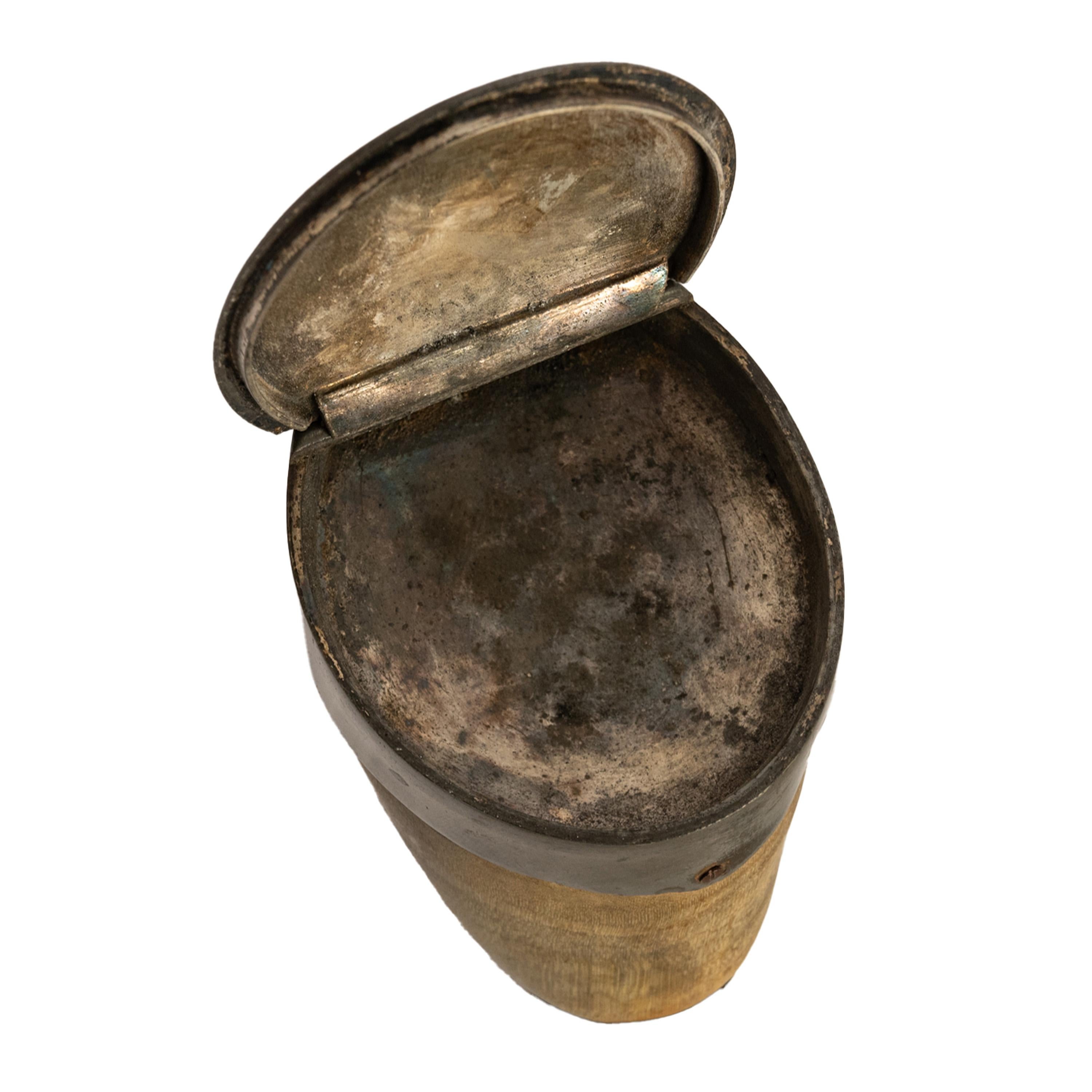 Ancienne tabatière victorienne du 19ème siècle, gravée de chevaux, de cheval, de sabots et d'étain 1860 en vente 4