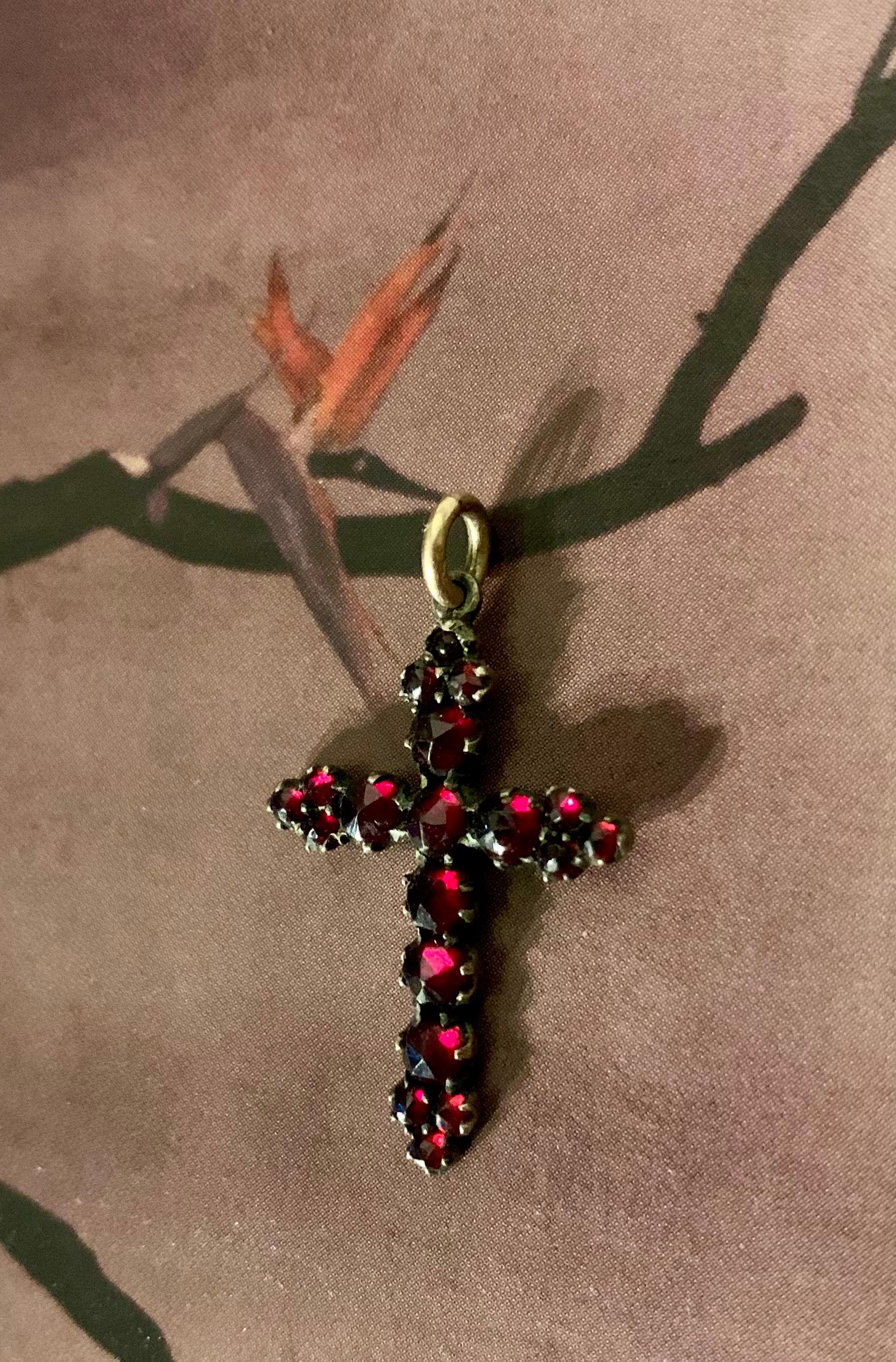 Antique Victorian period garnet, 14K Rose gold and silver cross pendant
19th Century
Unusual trilobed antique garnet cross composed of seven large garnets and twelve smaller garnets at the terminals. Rich, ruby red color garnets set in silver with a