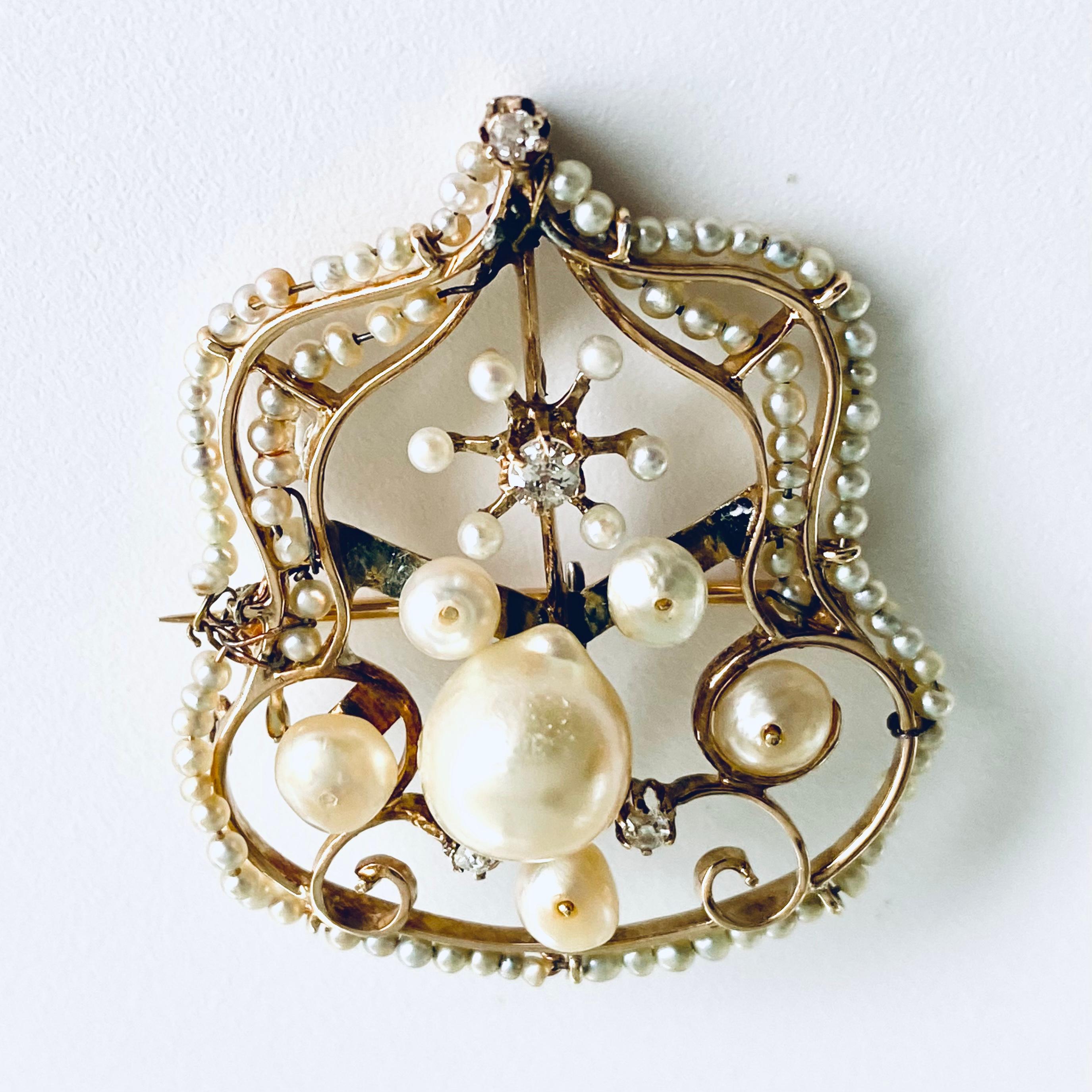 Old European Cut Antique 19th Century Victorian Yellow Gold Brooch Pendant Pearls and Diamonds For Sale