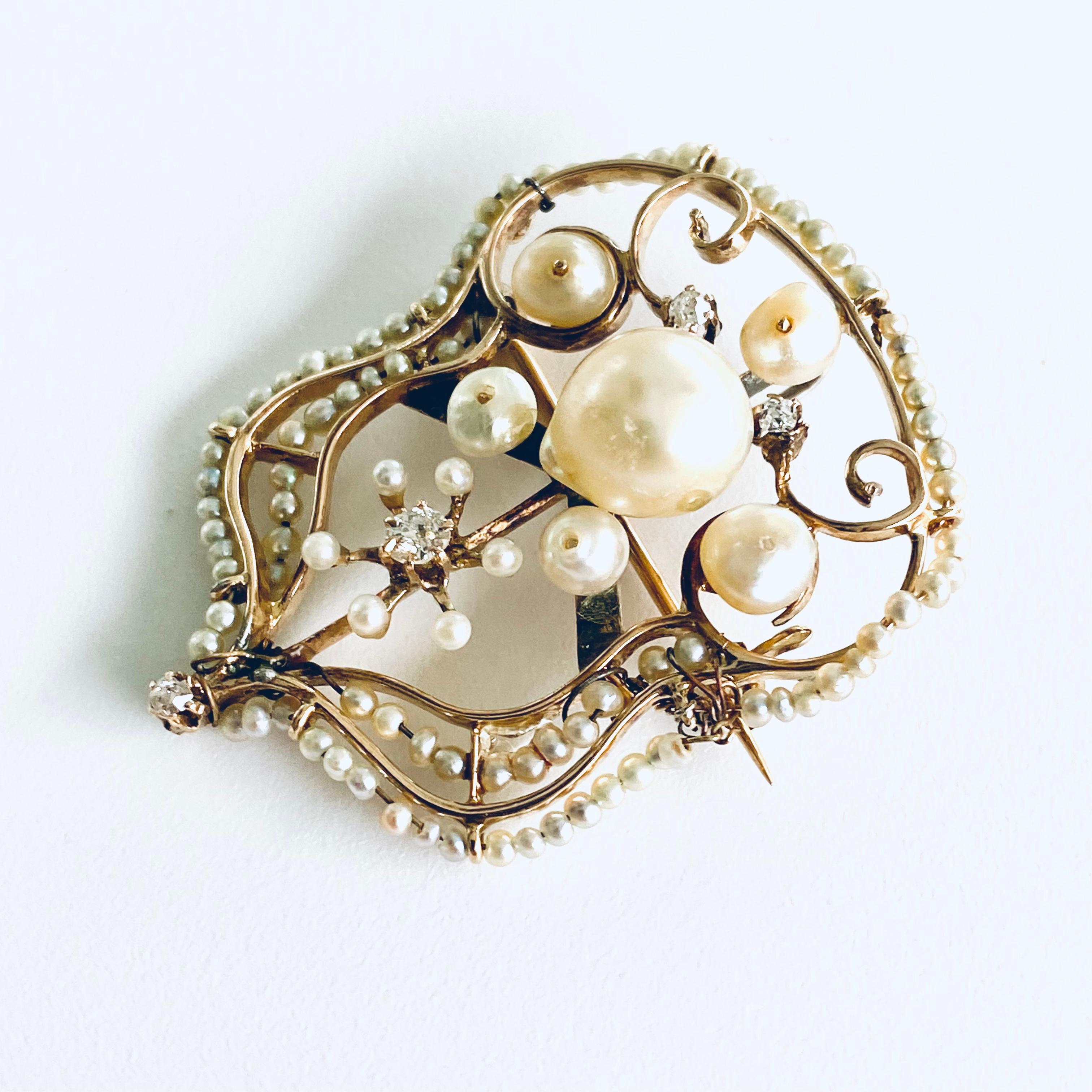 Women's or Men's Antique 19th Century Victorian Yellow Gold Brooch Pendant Pearls and Diamonds For Sale