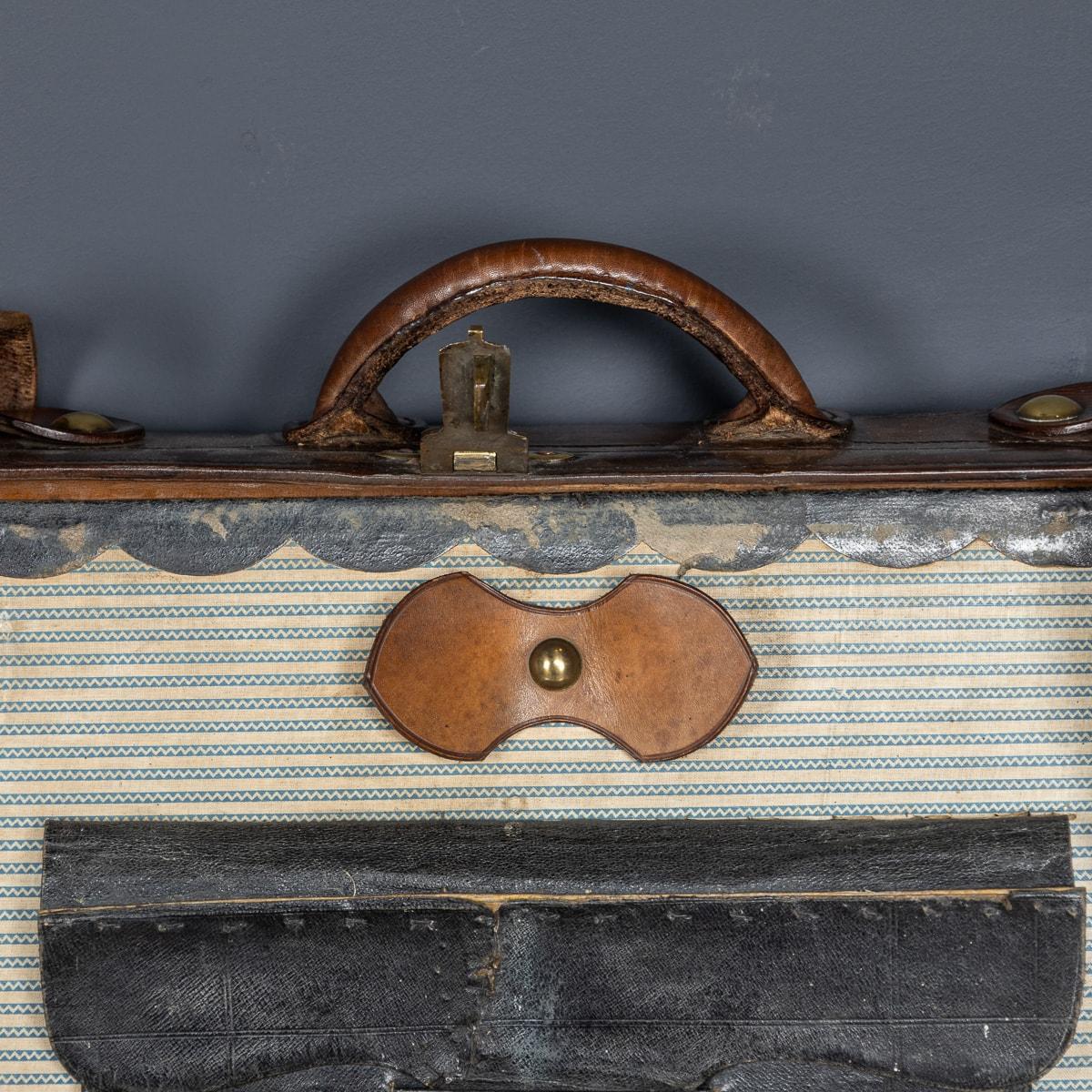 Antique 19th Century Victorian Leather Suitcase With Painted Crest c.1850 For Sale 5