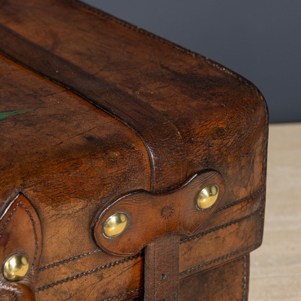 Antique 19th Century Victorian Leather Suitcase With Painted Crest c.1850 For Sale 11