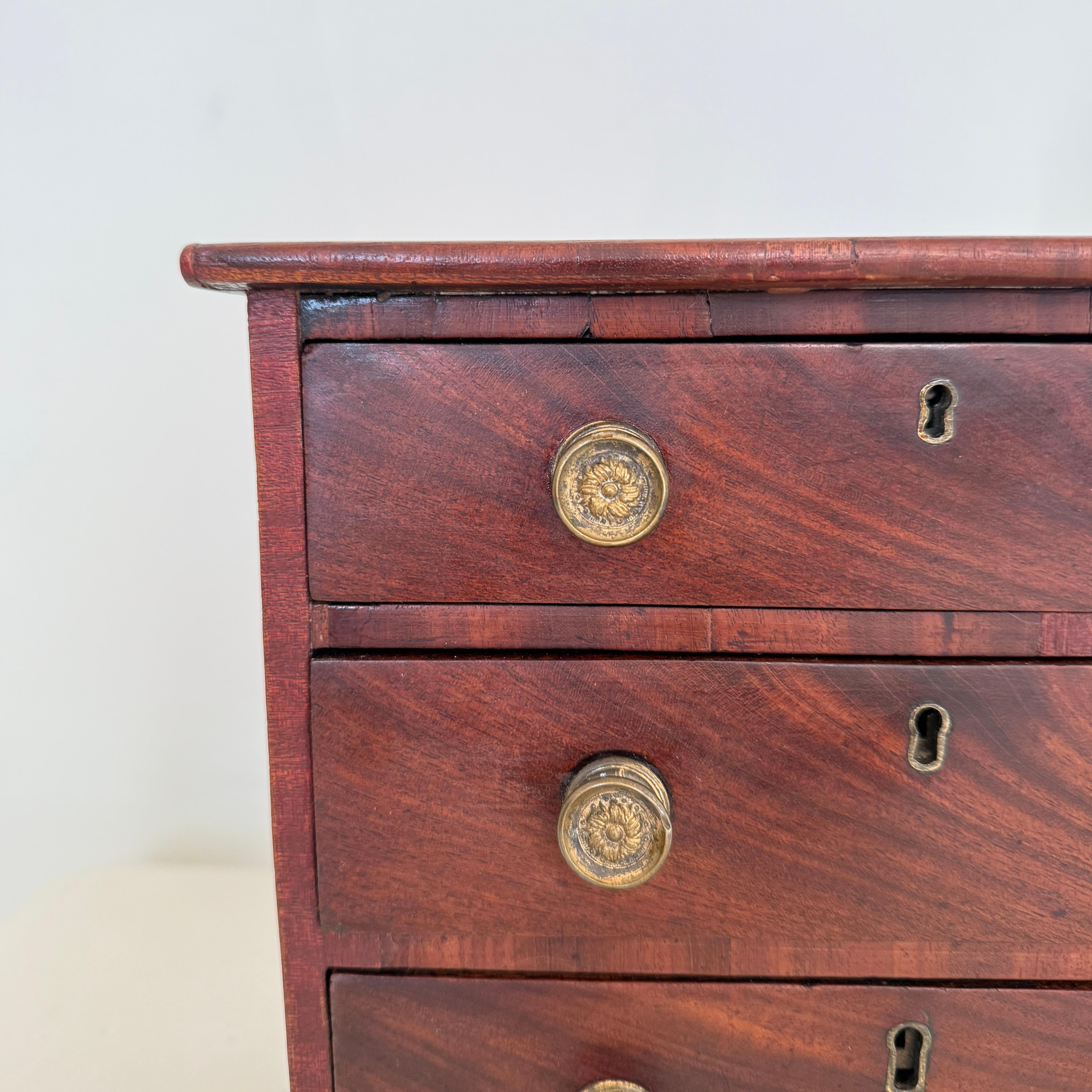 Antique 19th Century Victorian Miniature Chest of Drawers  Collectible Cabinet In Good Condition For Sale In Berlin, DE