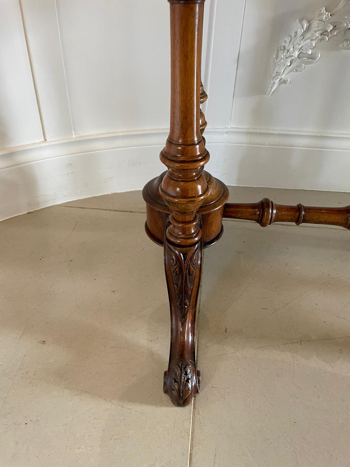  Antique 19th Century Victorian Oval Walnut Centre Table For Sale 4