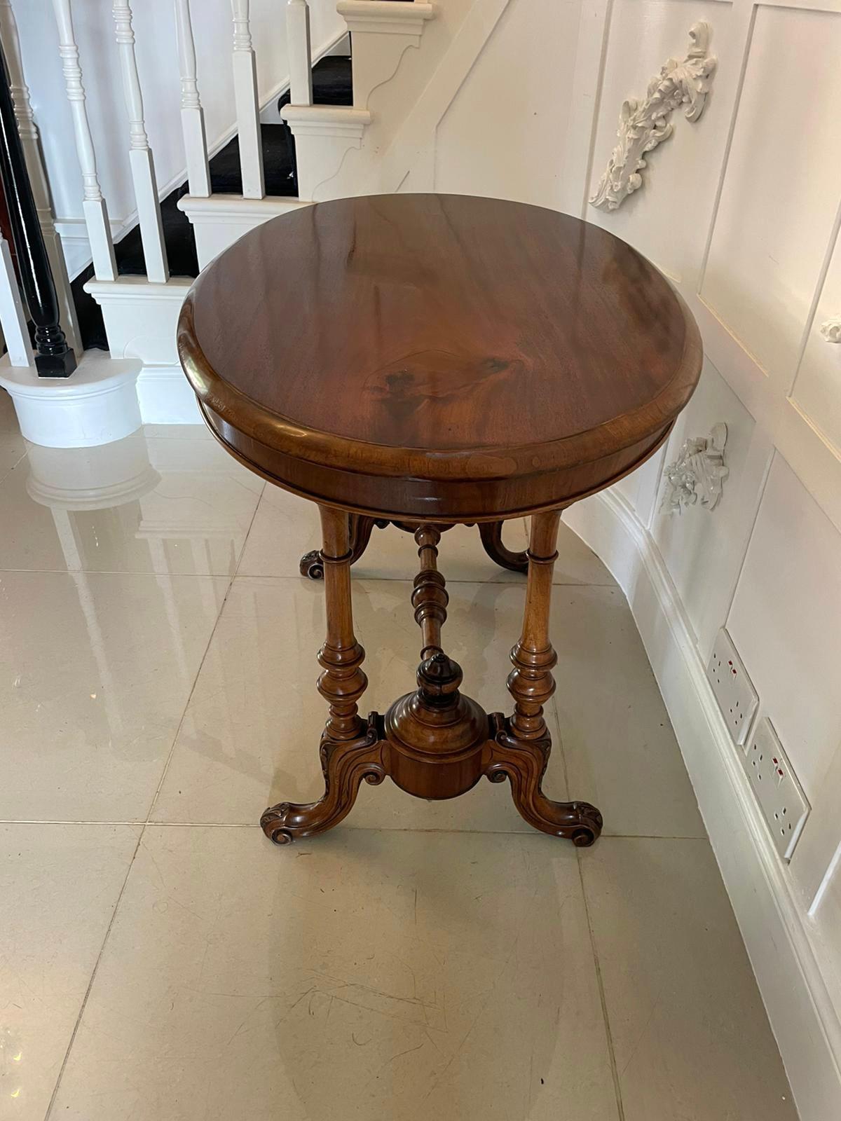  Antique 19th Century Victorian Oval Walnut Centre Table In Good Condition For Sale In Suffolk, GB