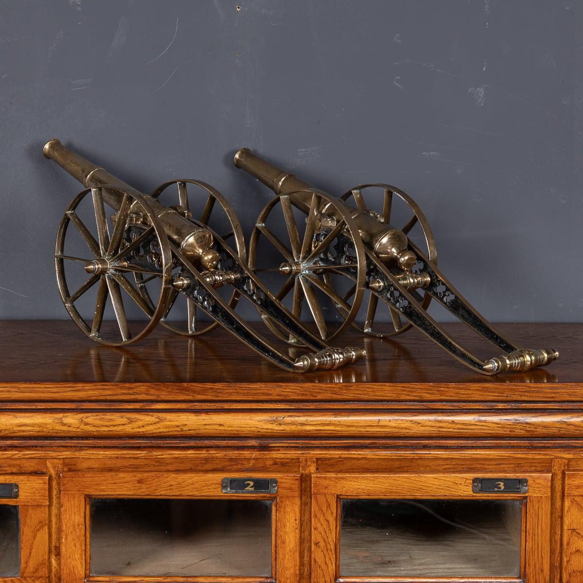Antique 19th Century Victorian Pair Of Cast Brass Desk Cannons c.1860 In Good Condition For Sale In Royal Tunbridge Wells, Kent