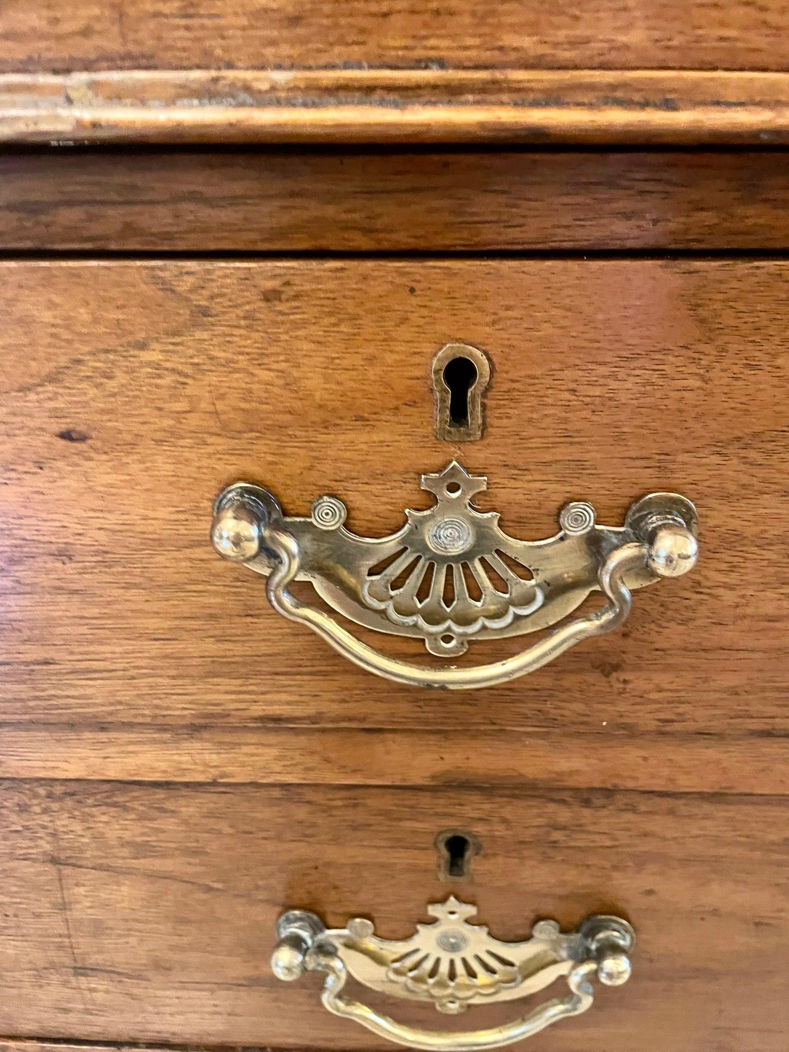 Ancien Davenport à poser en noyer du 19e siècle de qualité victorienne en vente 1
