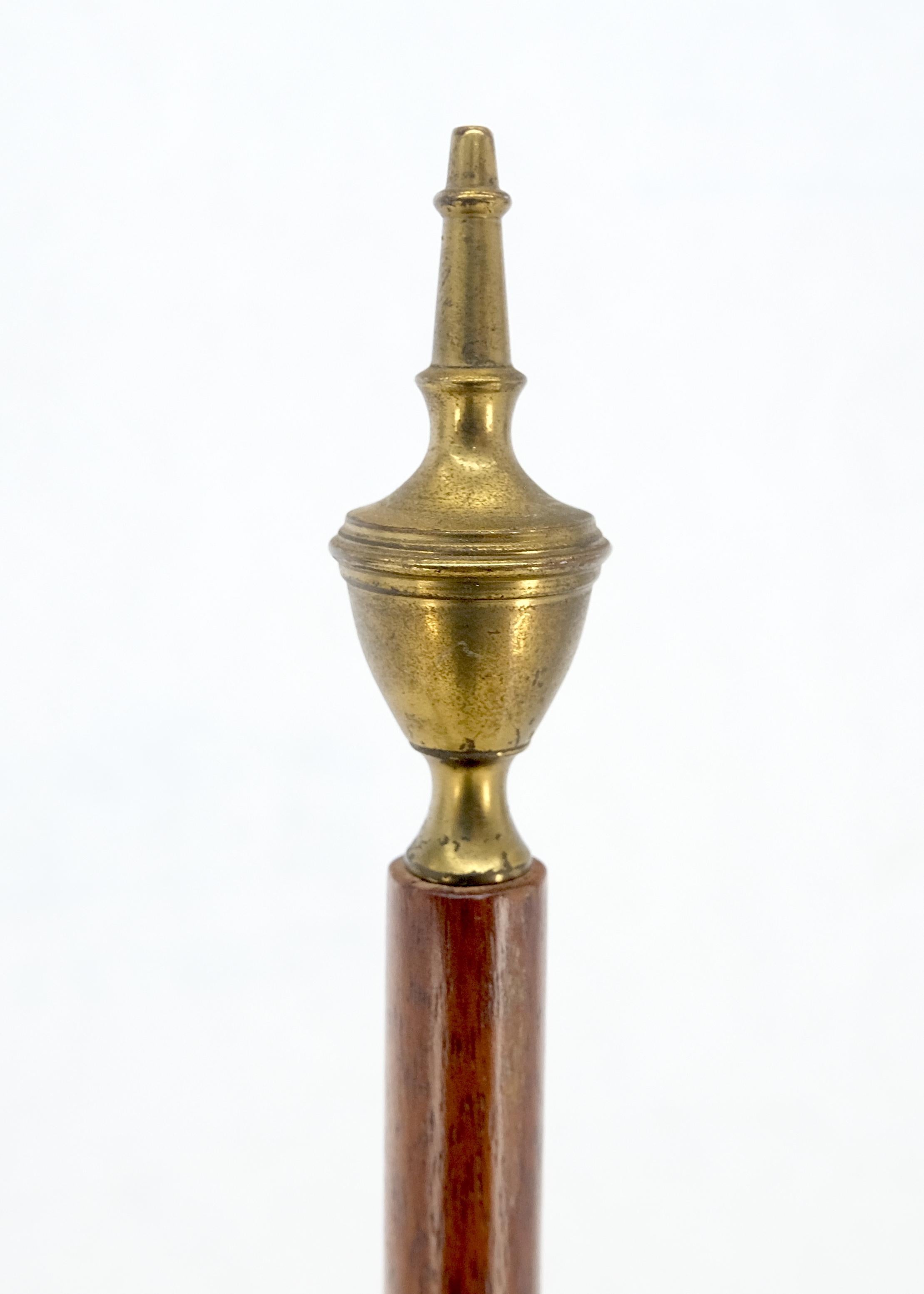 Ottone Antico parafuoco vittoriano del XIX secolo a forma di scudo con base a treppiede Eleg MINT in vendita