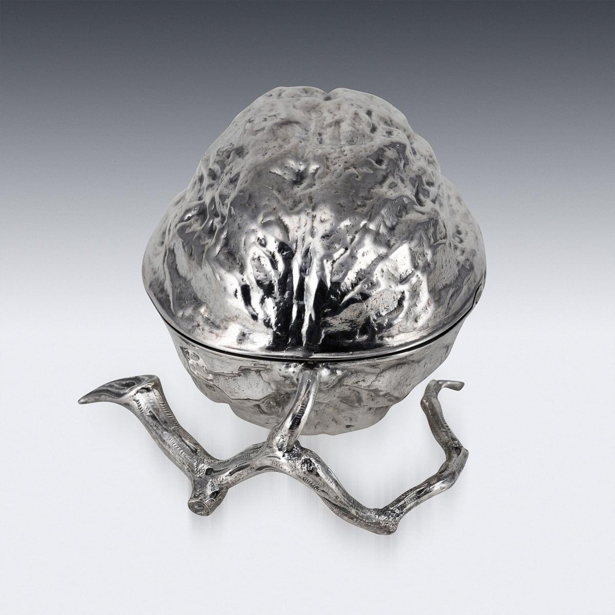 Britannico Antica zuccheriera in argento massiccio vittoriana del XIX secolo a forma di noce, 1886 ca. in vendita