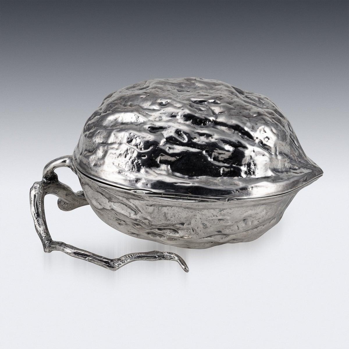 Antica zuccheriera in argento massiccio vittoriana del XIX secolo a forma di noce, 1886 ca. In condizioni buone in vendita a Royal Tunbridge Wells, Kent