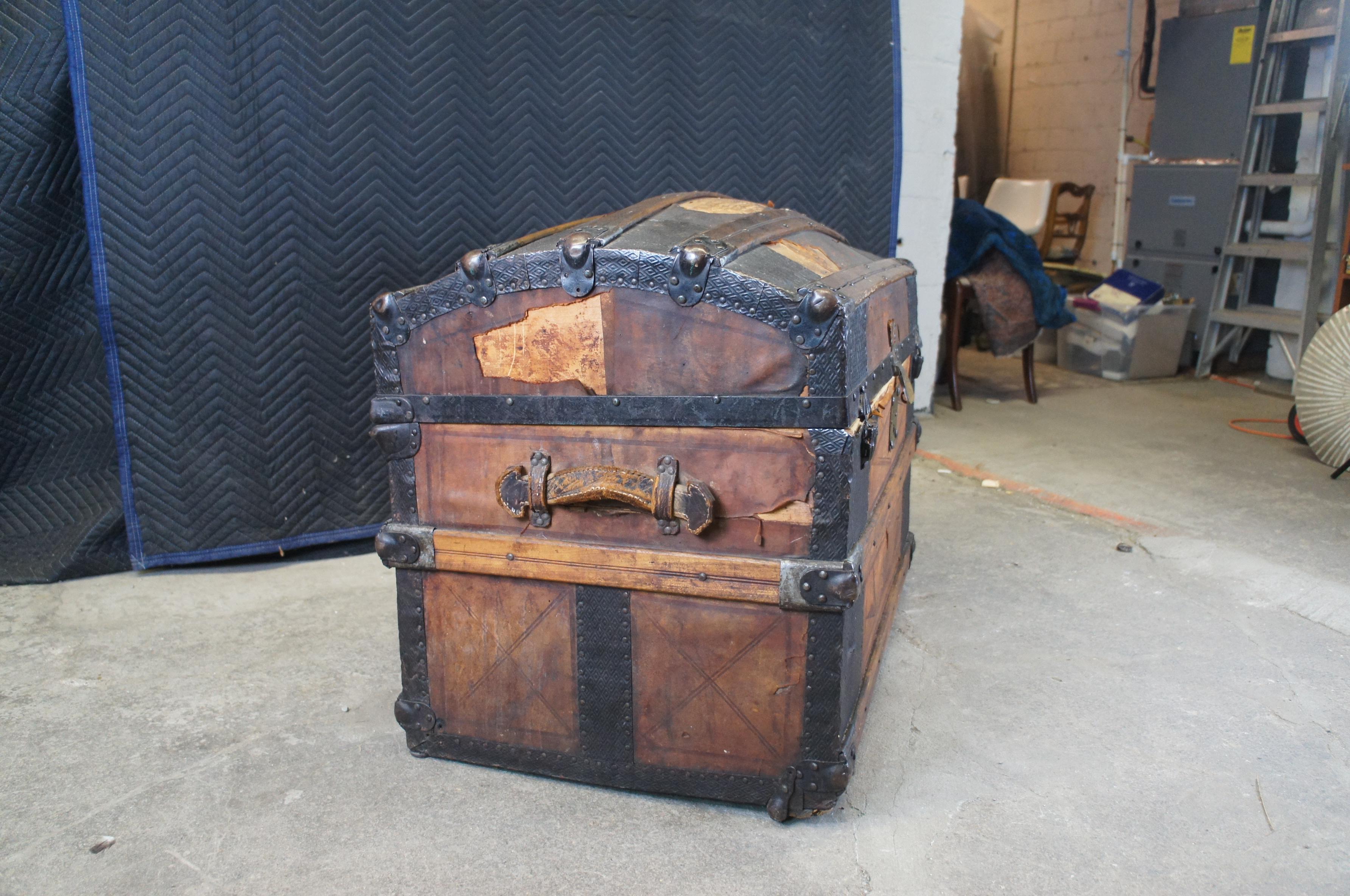 Antique 19th Century Victorian Tooled Leather & Oak Dome Top Steamer Trunk Chest For Sale 3