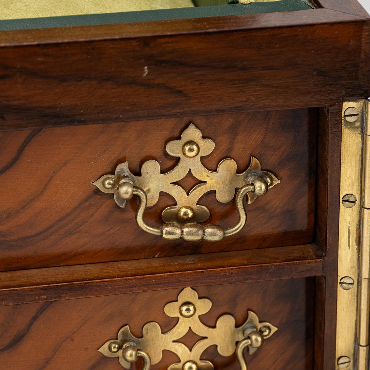 Ancienne boîte à bijoux victorienne en noyer et verre du 19e siècle, c.1890 en vente 10