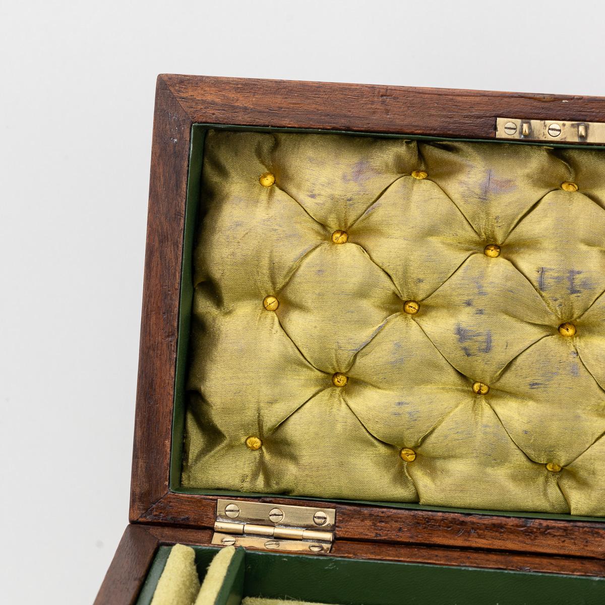 Ancienne boîte à bijoux victorienne en noyer et verre du 19e siècle, c.1890 en vente 1