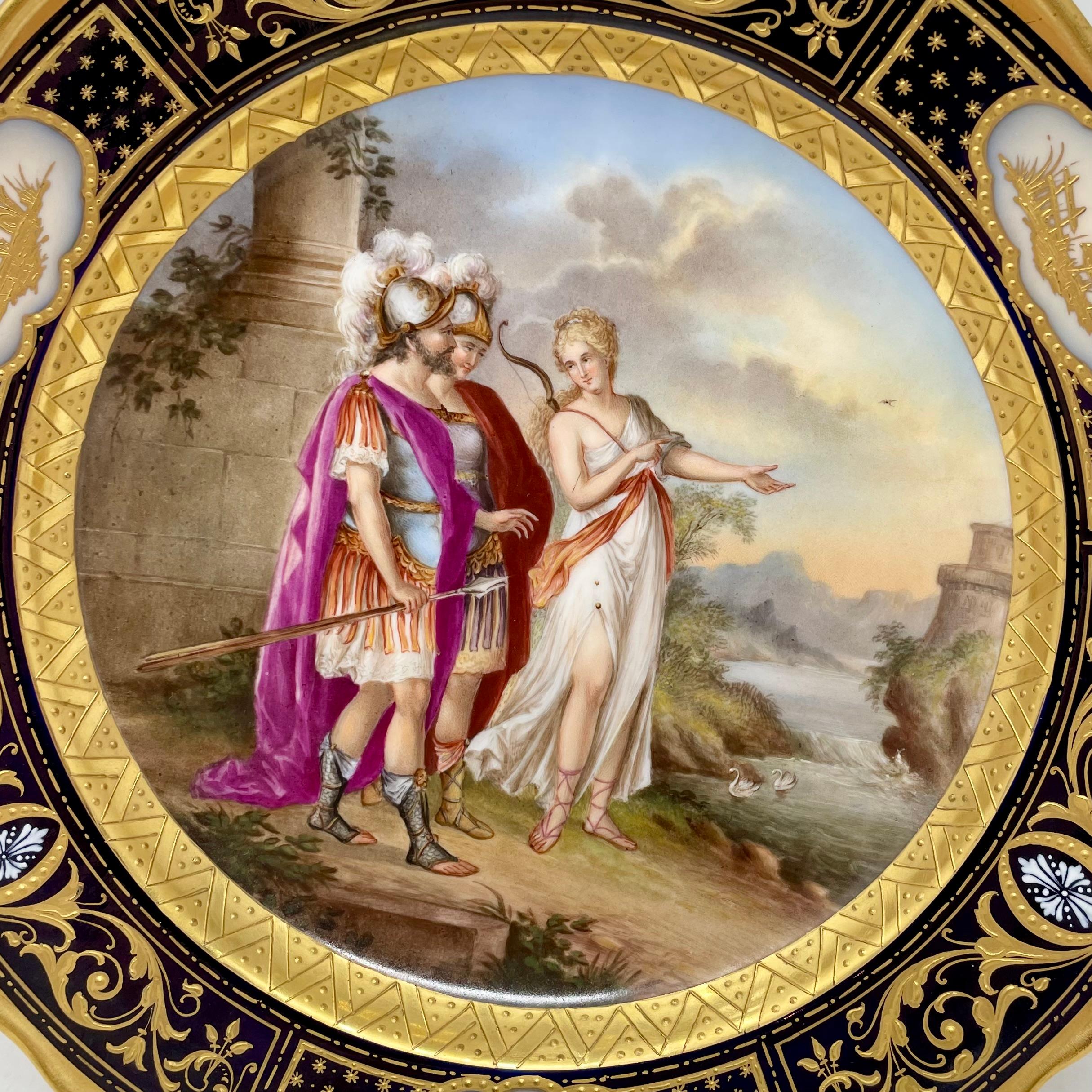 Antico piatto da credenza in porcellana austriaca viennese del XIX secolo, dipinto in oro e cobalto, raffigurante 