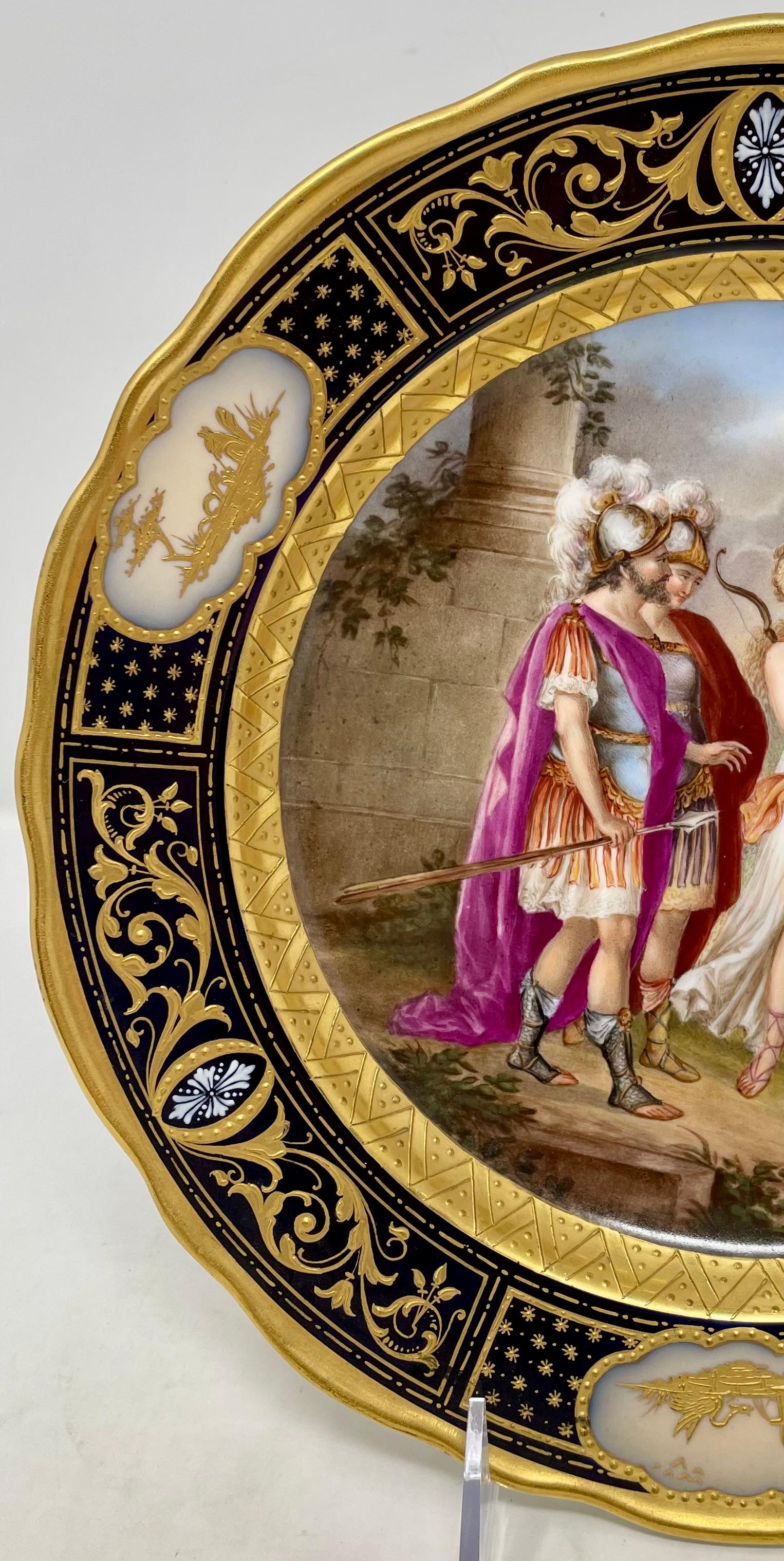 Antico piatto da credenza in porcellana cobalto e oro viennese del XIX secolo raffigurante 