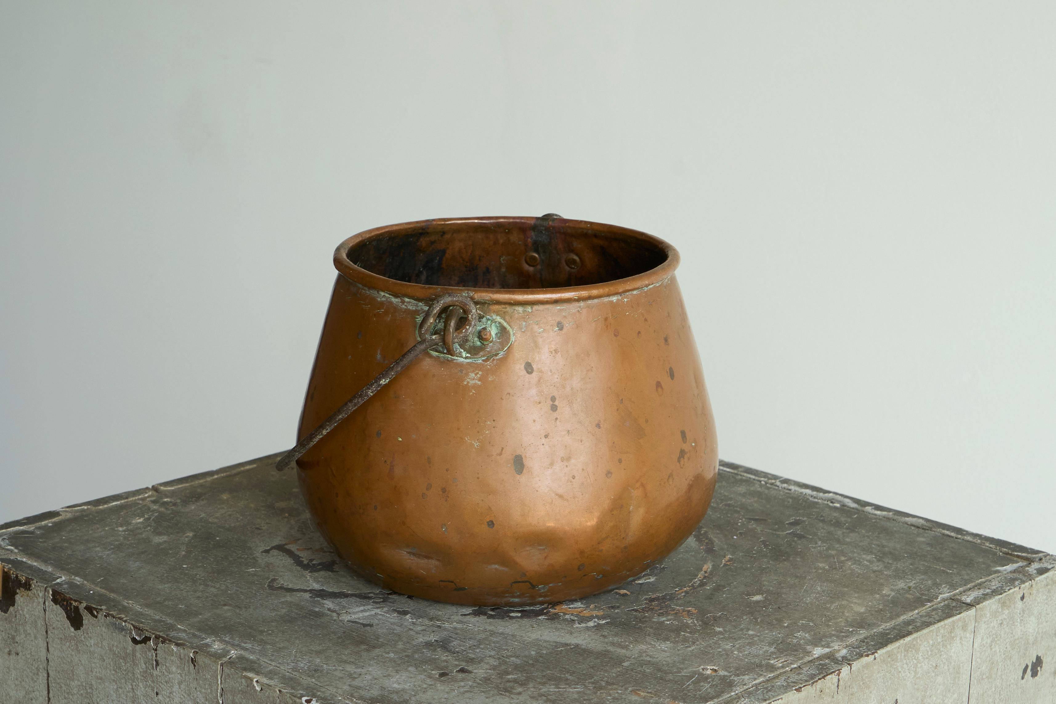 Antique 19th Century Wabi Sabi Style Pot with Handle in Richly Patinated Copper For Sale 5