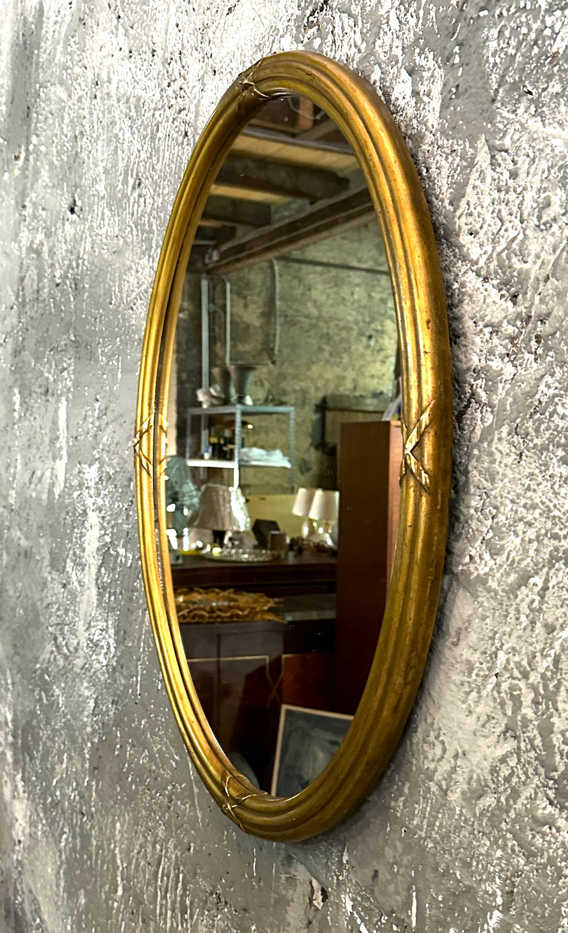 Miroir mural ancien du 19ème siècle en bois doré en vente 8