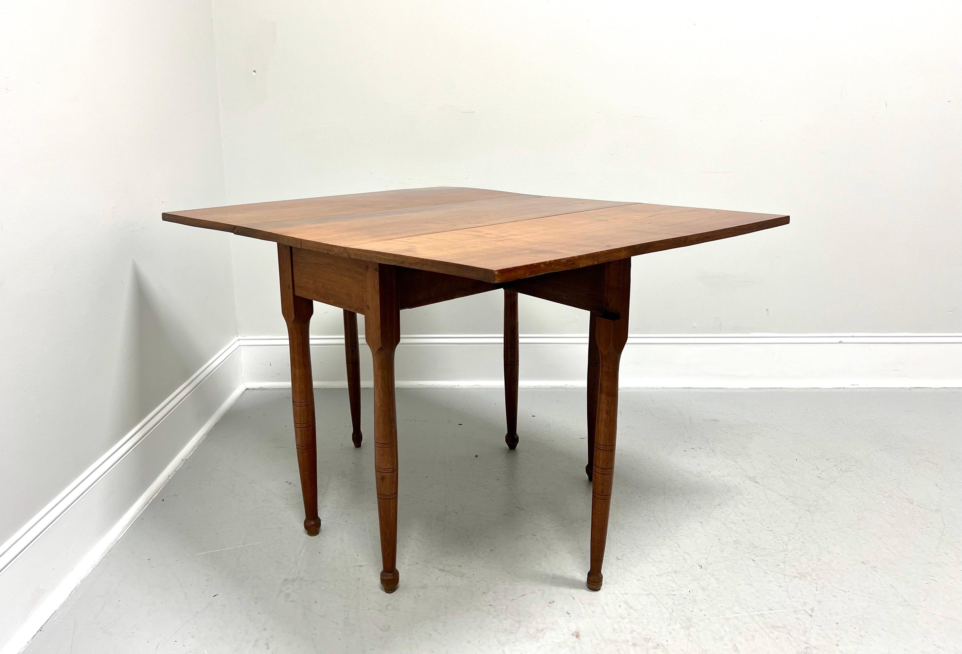 Antique 19th Century Walnut Gateleg Drop-Leaf Dining Table In Good Condition In Charlotte, NC