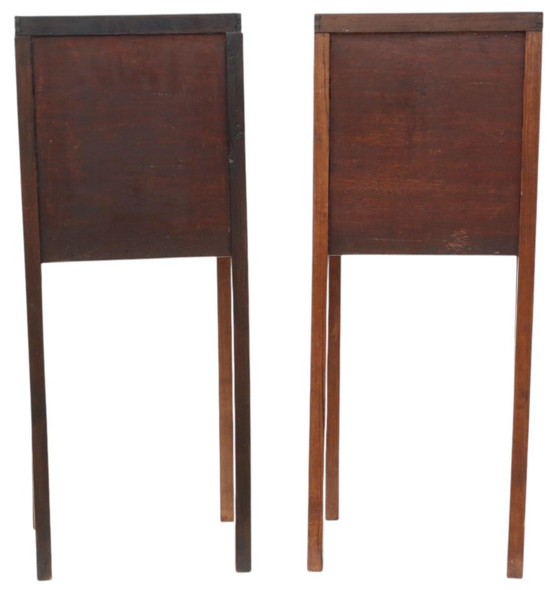 Ancienne paire de tables de chevet à plateau en noyer du XIXe siècle Tables de nuit de qualité en vente 9
