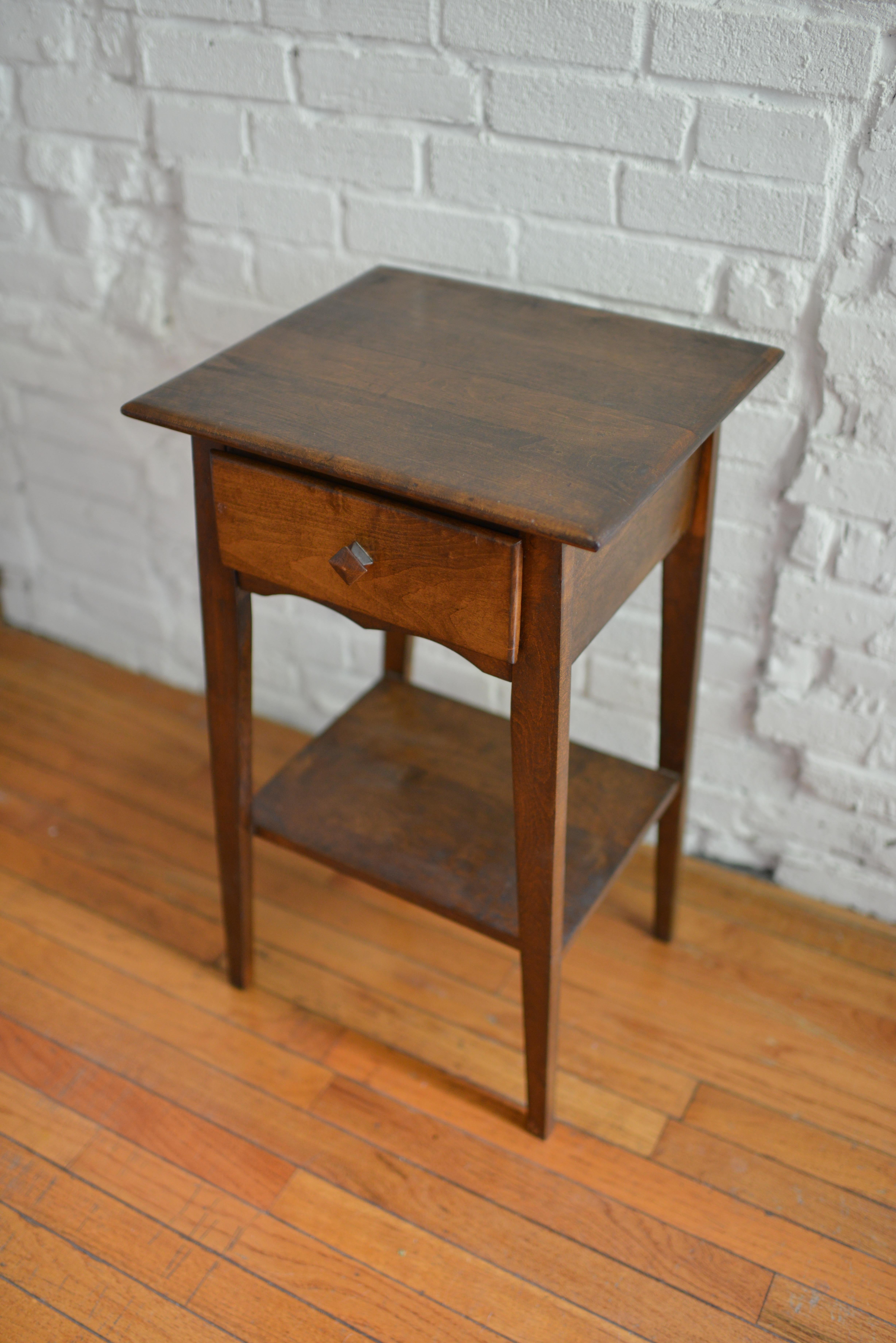 Antique 19th Century Walnut Side Table In Good Condition In Brooklyn, NY