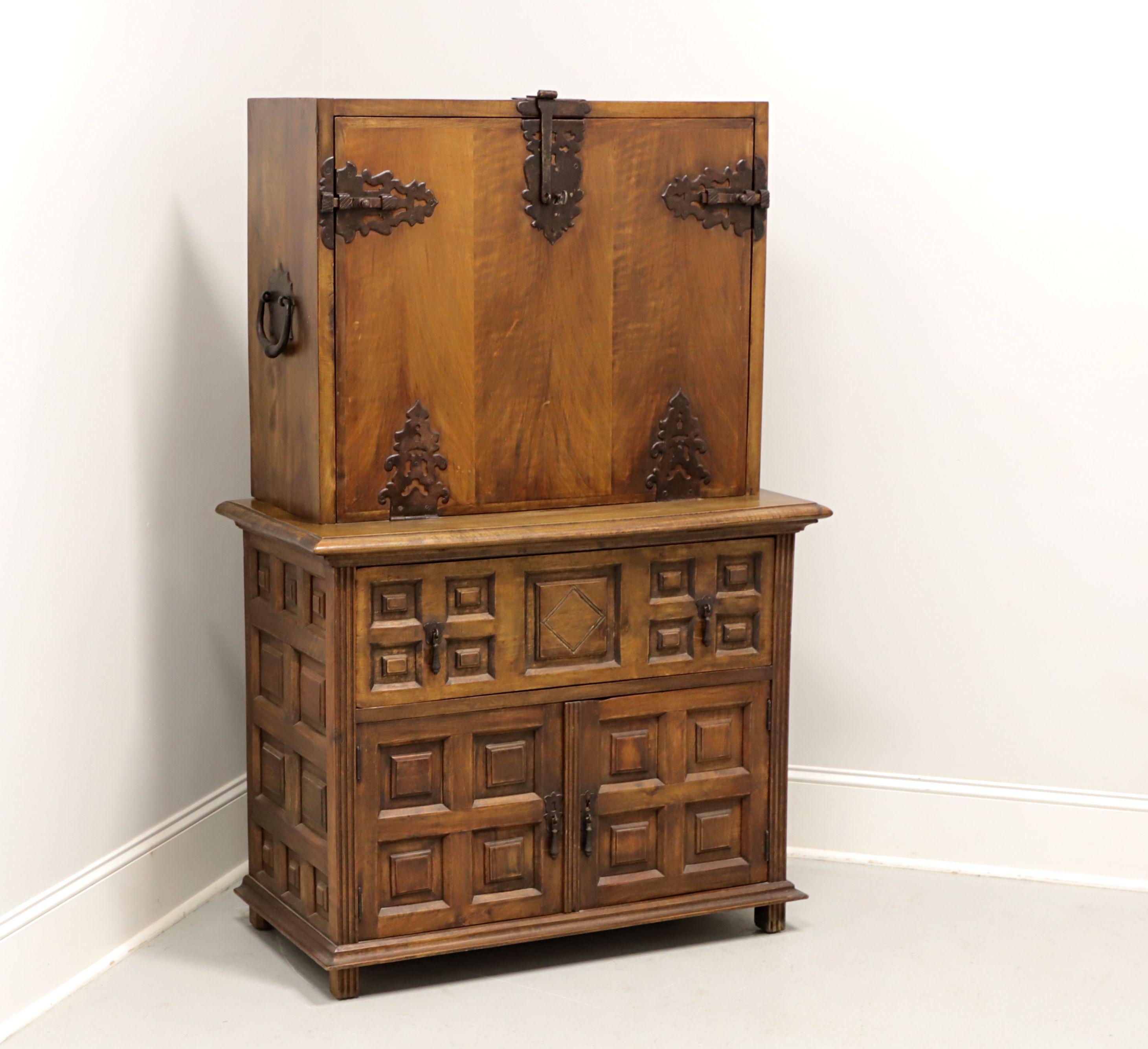 Antico secretaire spagnolo in noce del XIX secolo 7