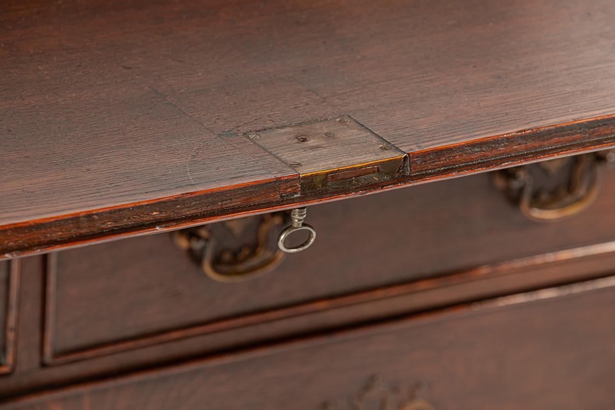 Antique 19th century warm brown English Oak Georgian  Slant-Front Desk For Sale 5