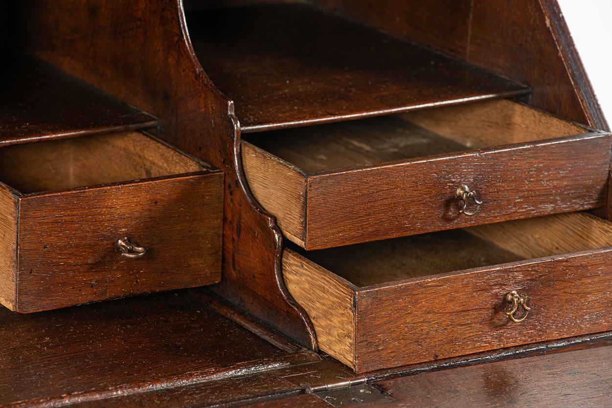 Antique 19th century warm brown English Oak Georgian  Slant-Front Desk For Sale 6