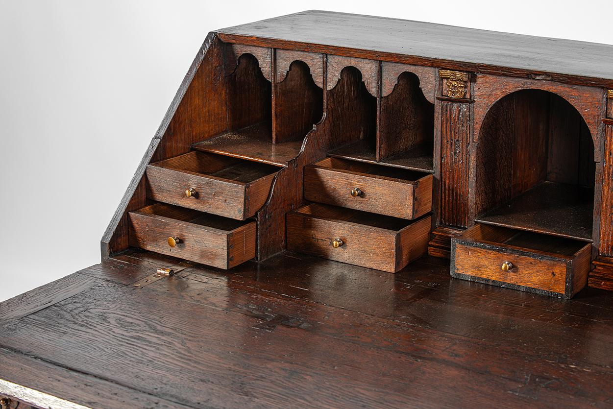 Antike 19. Jahrhundert warmes Braun Englisch Oak Regency  Schreibtisch mit schräger Front im Angebot 8