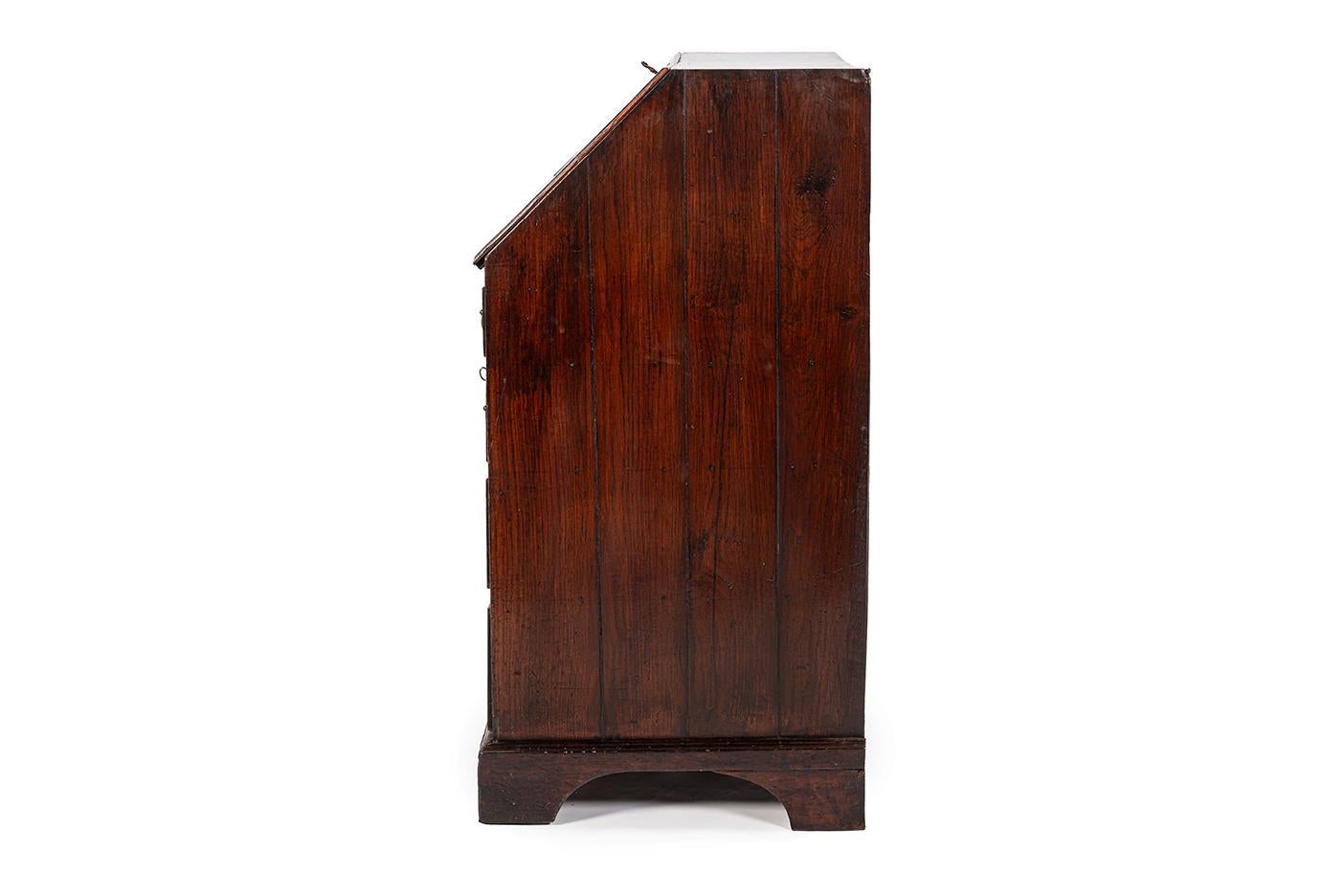 Antike 19. Jahrhundert warmes Braun Englisch Oak Regency  Schreibtisch mit schräger Front im Angebot 2