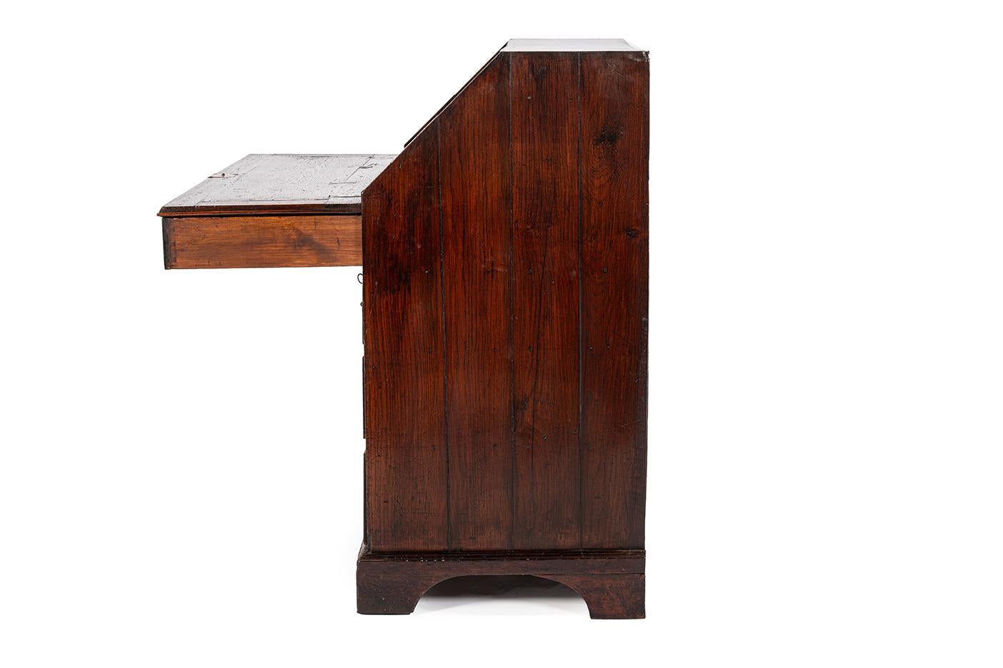 Antike 19. Jahrhundert warmes Braun Englisch Oak Regency  Schreibtisch mit schräger Front im Angebot 3