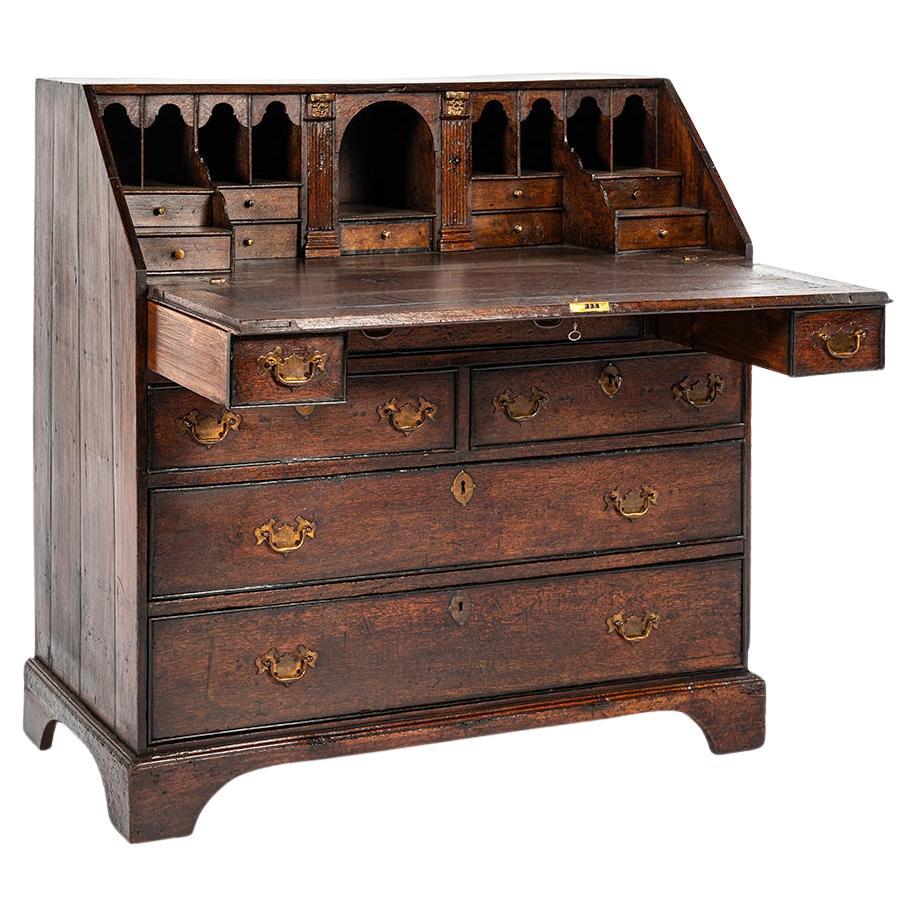 Antike 19. Jahrhundert warmes Braun Englisch Oak Regency  Schreibtisch mit schräger Front im Angebot