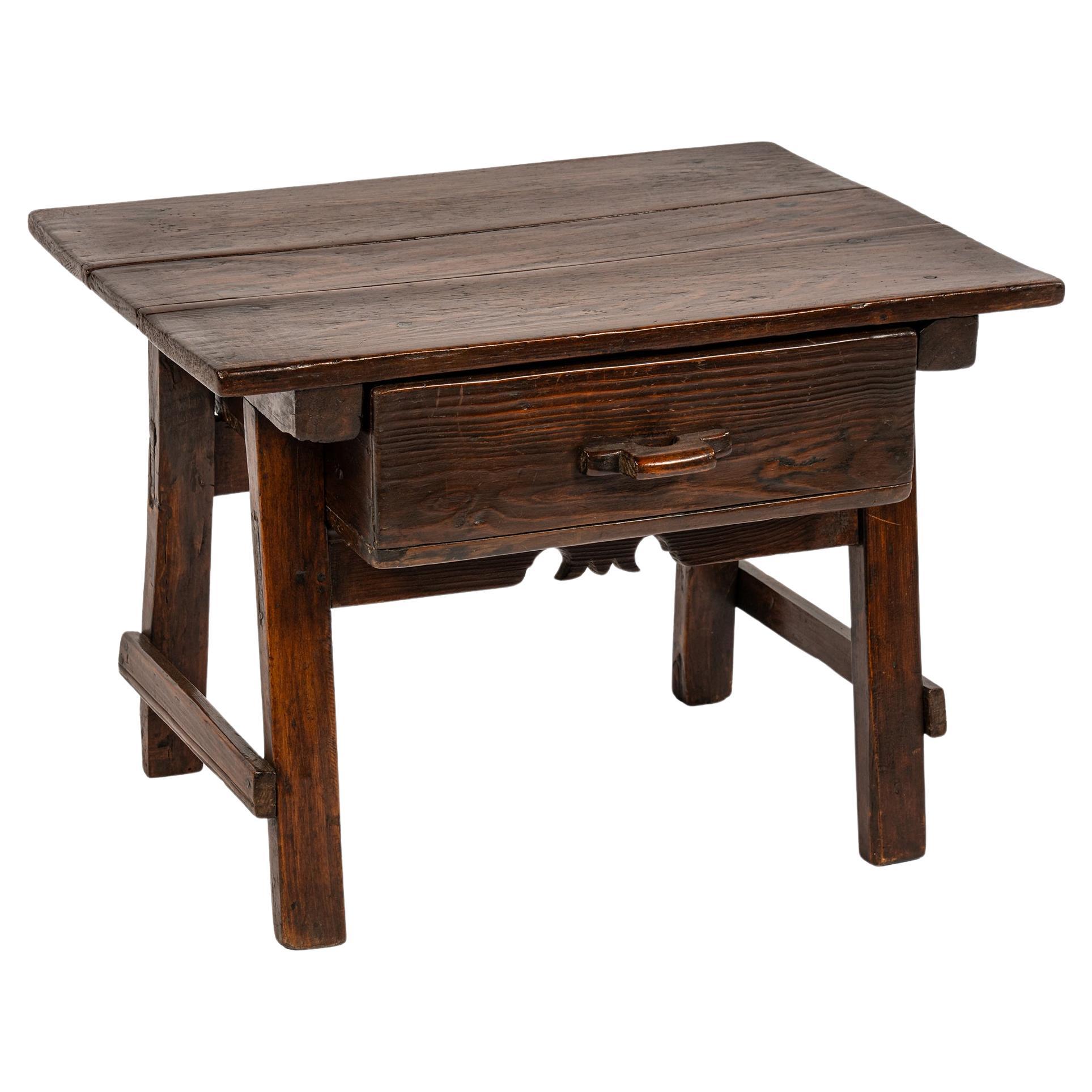 Ancienne table d'appoint espagnole en pin brun clair du 19e siècle