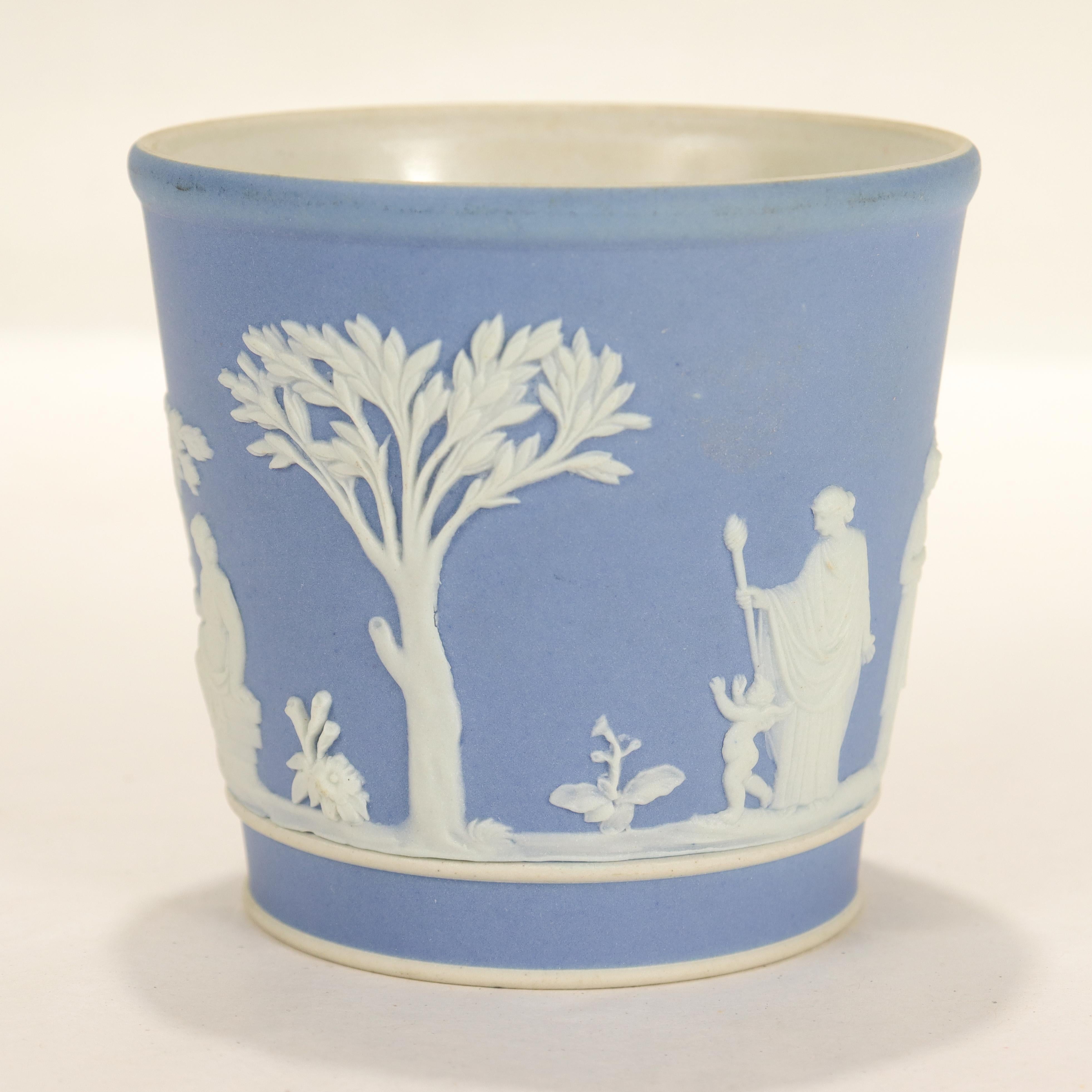 Antiker Becher oder Becher aus hellblauem Jaspisholz von Wedgwood aus dem 19. Jahrhundert (Porzellan) im Angebot
