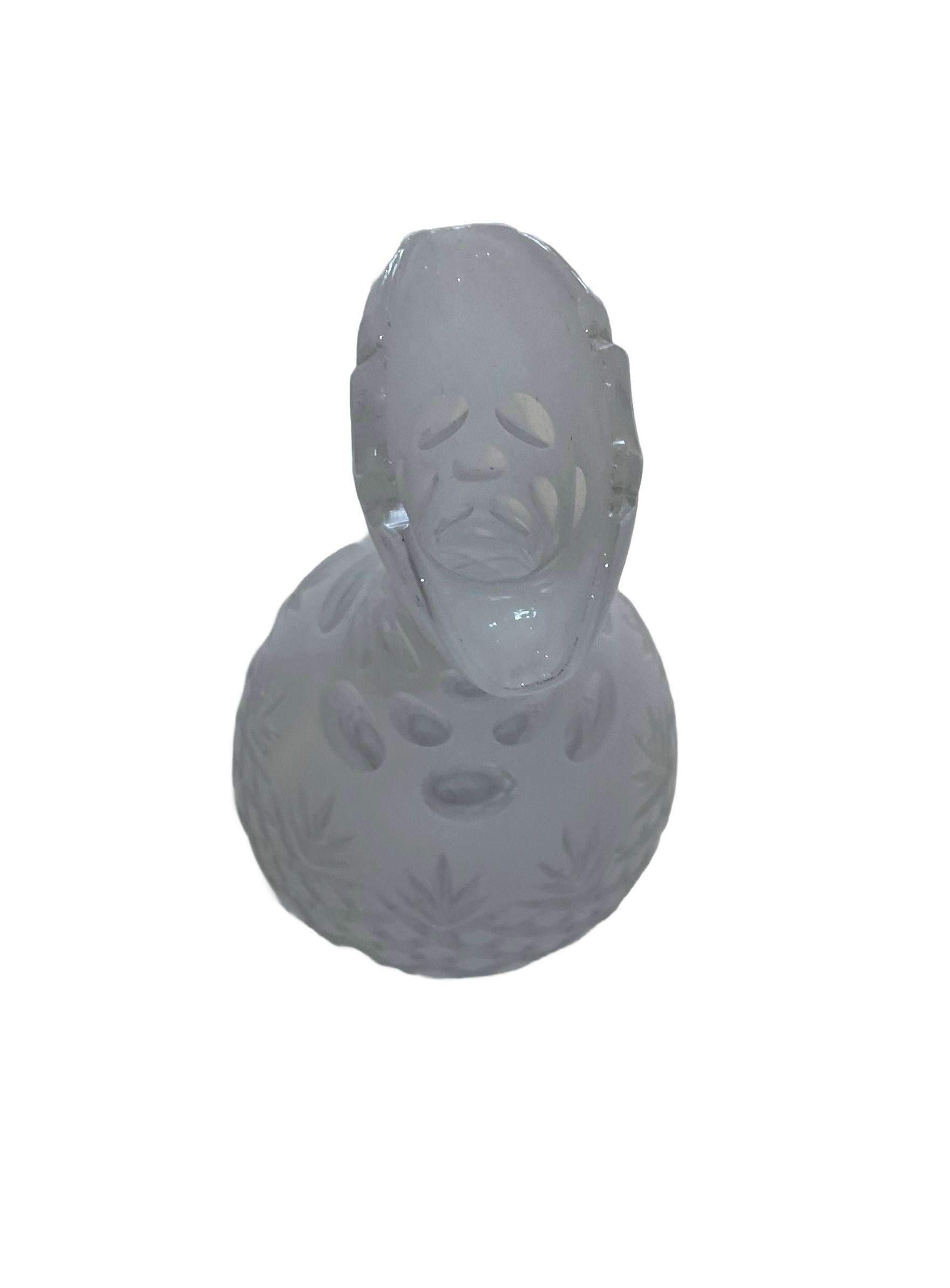 Antiguo jarrón de cristal de Bohemia del siglo XIX, blanco tallado a transparente Bohemio en venta