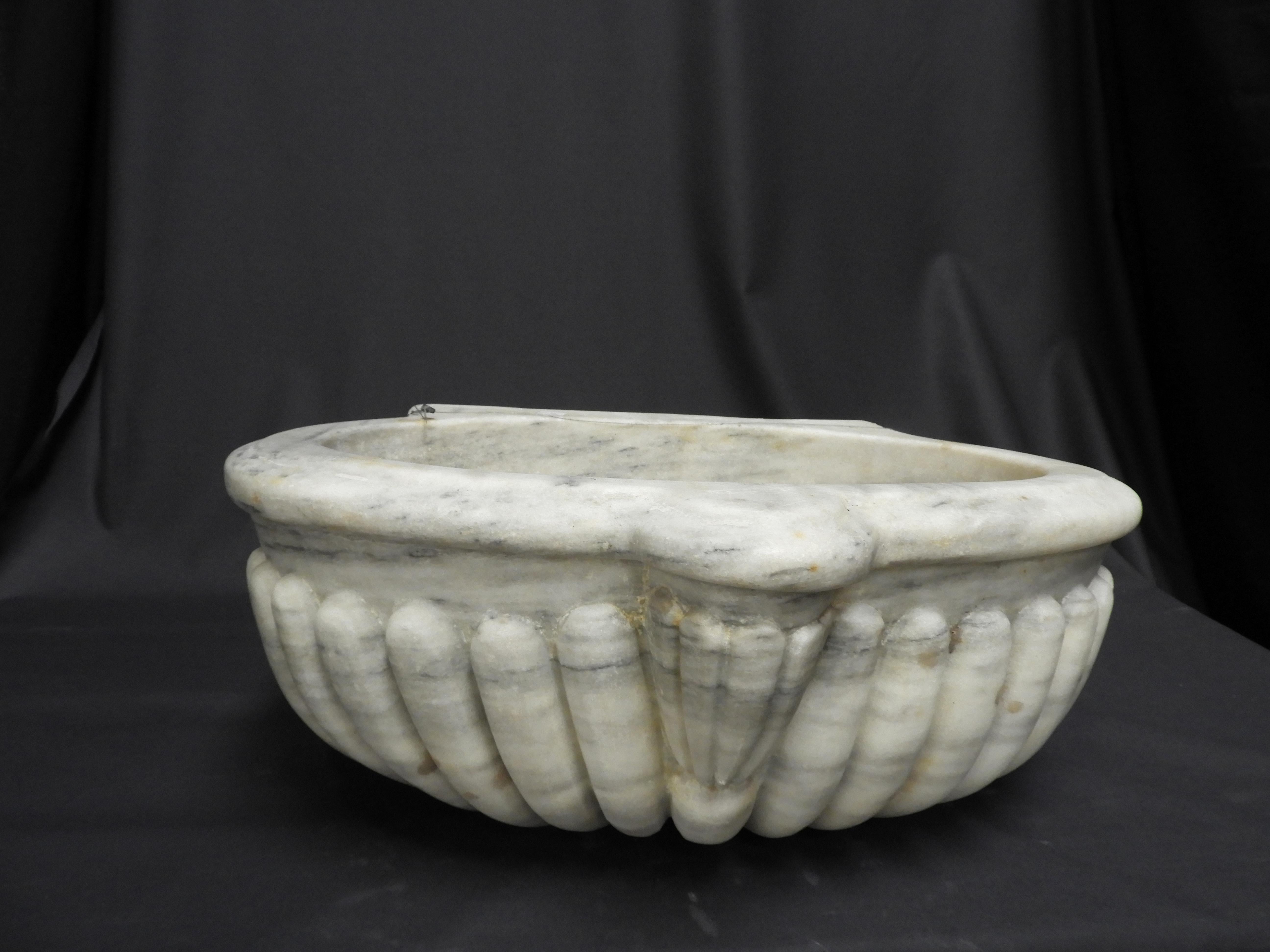 Hand-Carved Antique 19th Century White Marble Sink For Sale