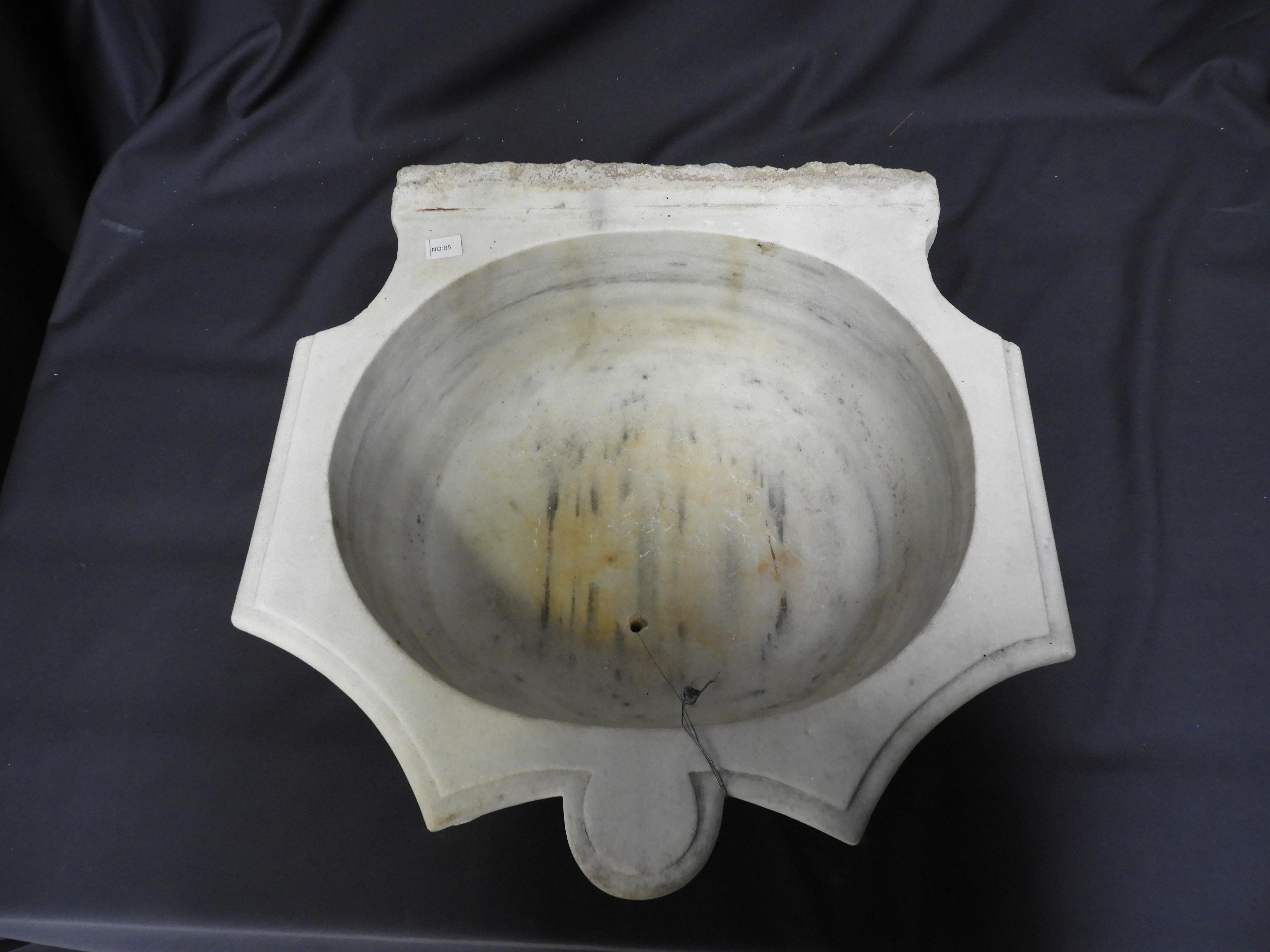 Antique 19th Century White Marble Sink For Sale 1
