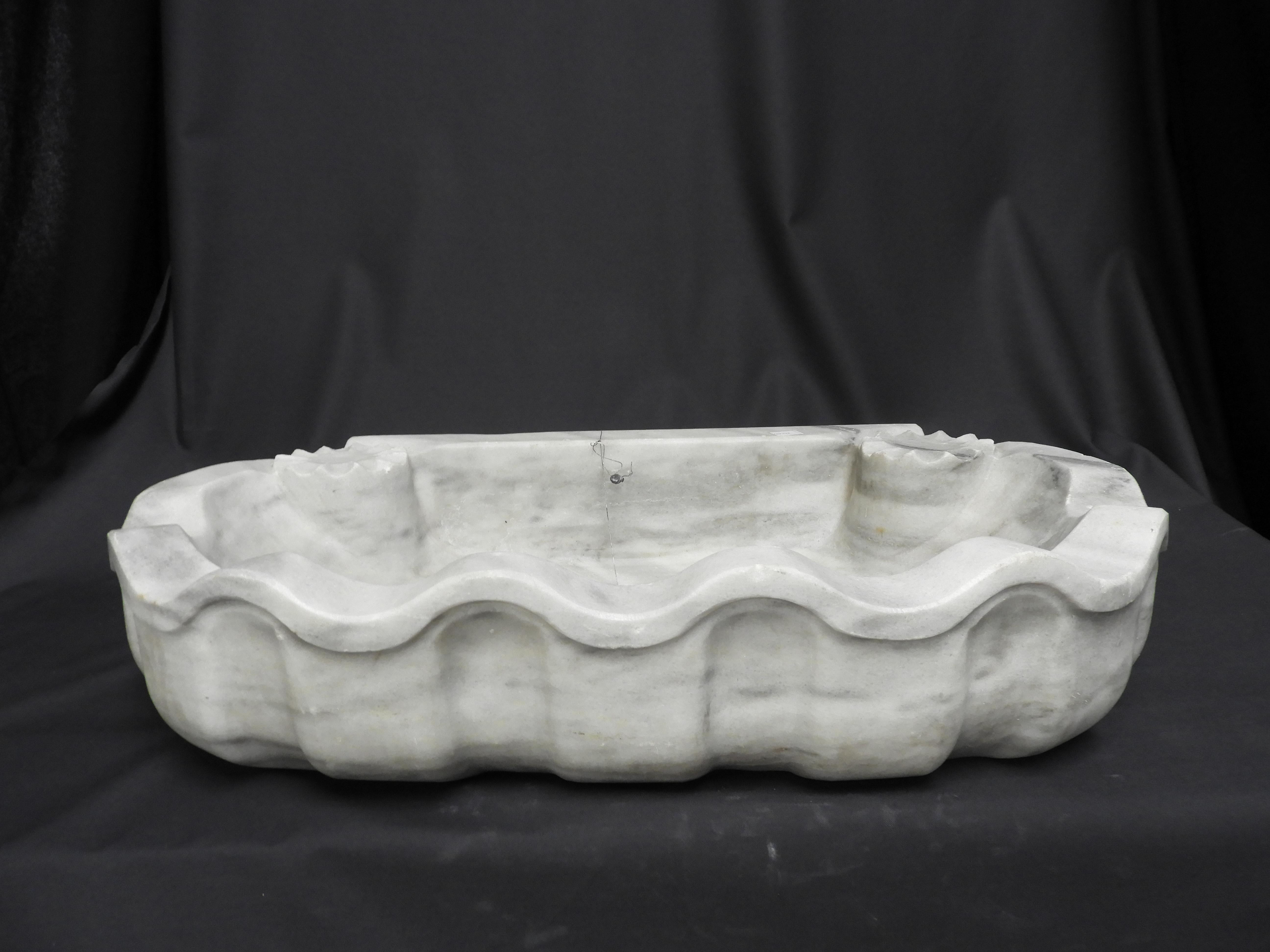 Antique 19th Century White Marble Sink For Sale 1
