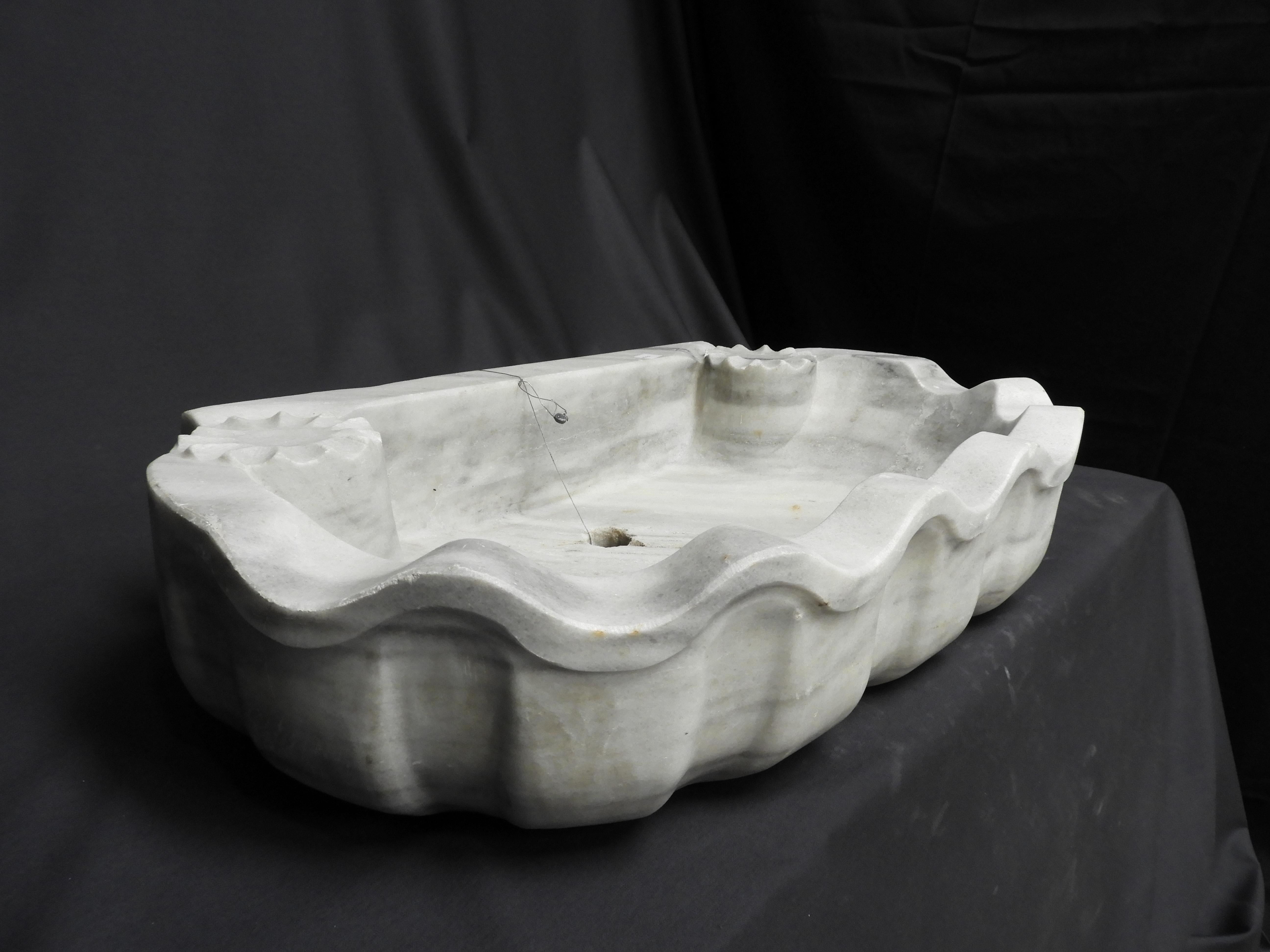 Antique 19th Century White Marble Sink For Sale 2