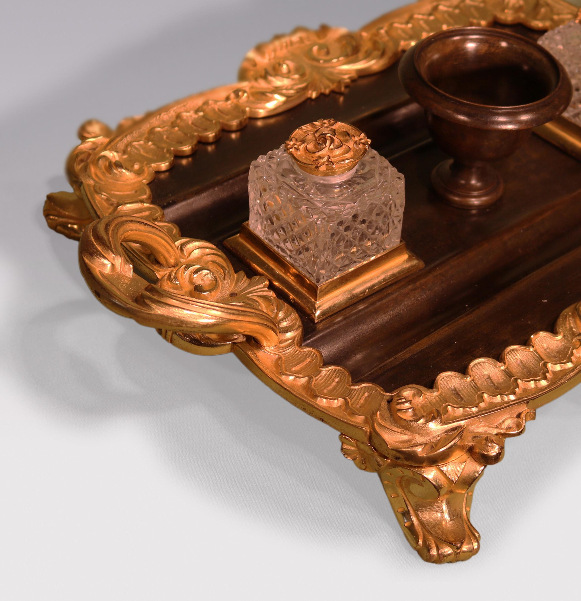 Néo-rococo Ancien bureau William IV du 19ème siècle en bronze et bronze doré en vente
