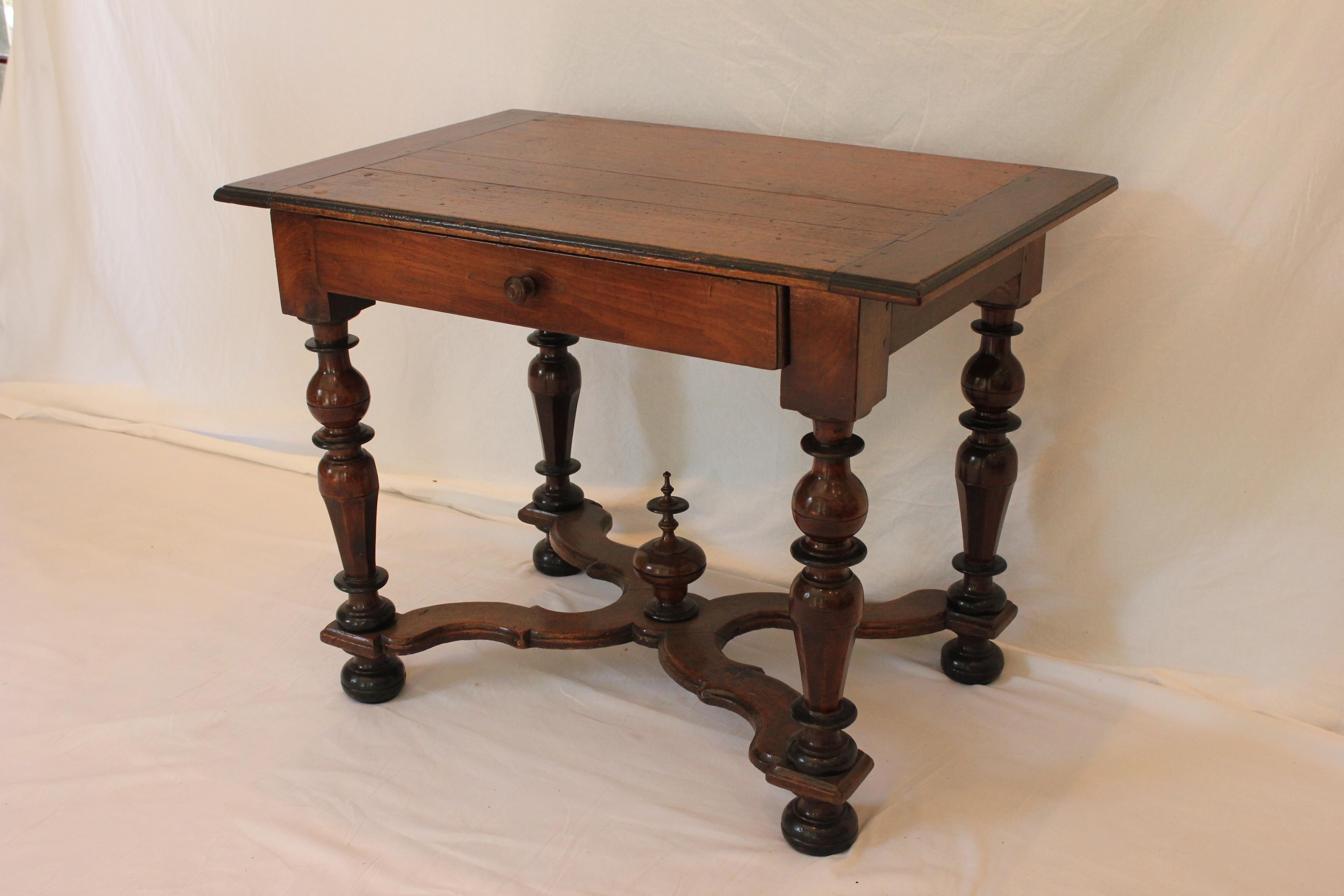 Age: 1800 - 1850

Furniture Style: William & Mary (1680 - 1730)

Overall Dimensions: Width - 39-1/2