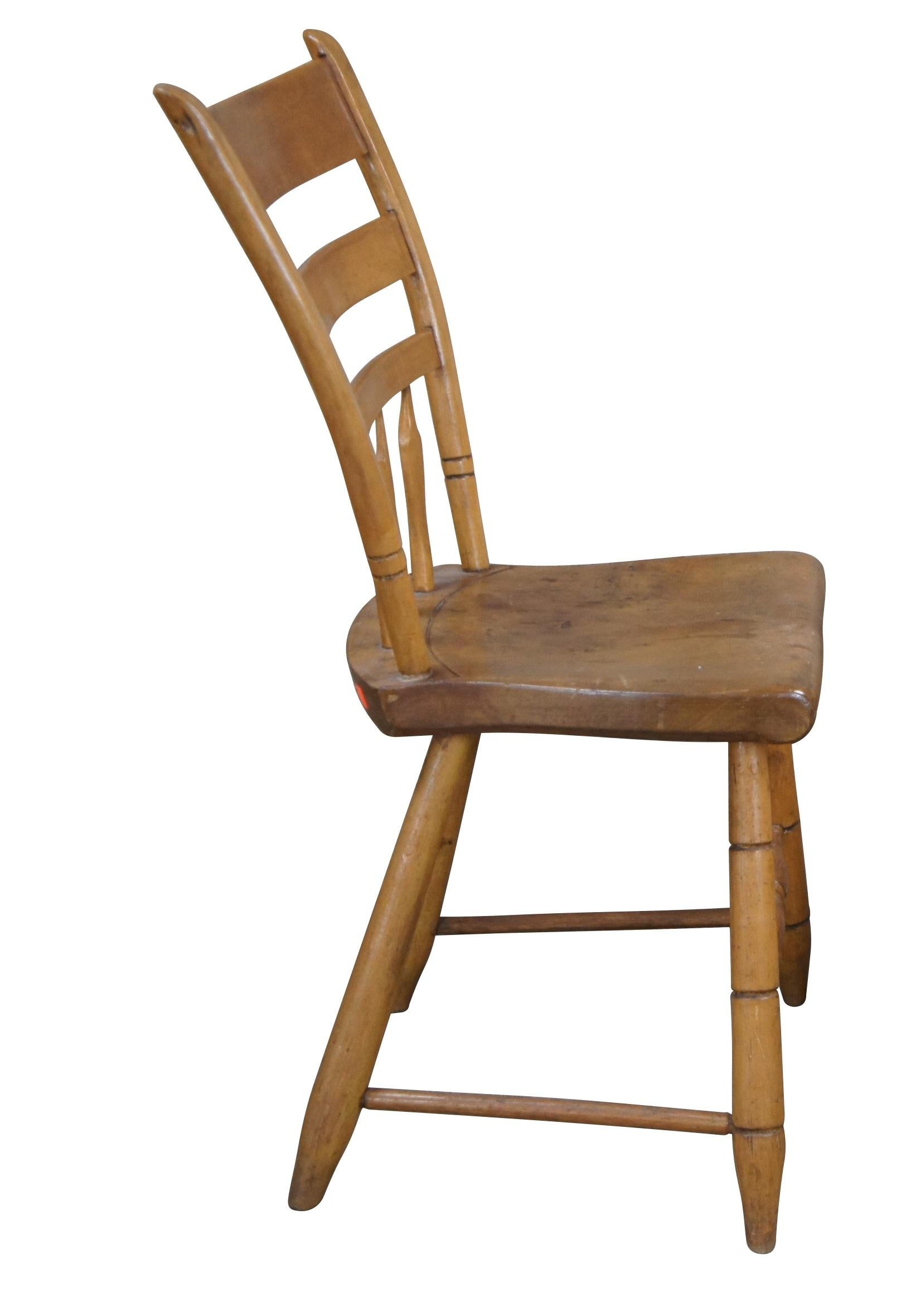 Victorian Antique 19th Century Windsor Farmhouse Maple Thumb Back Dining End Side Chair For Sale