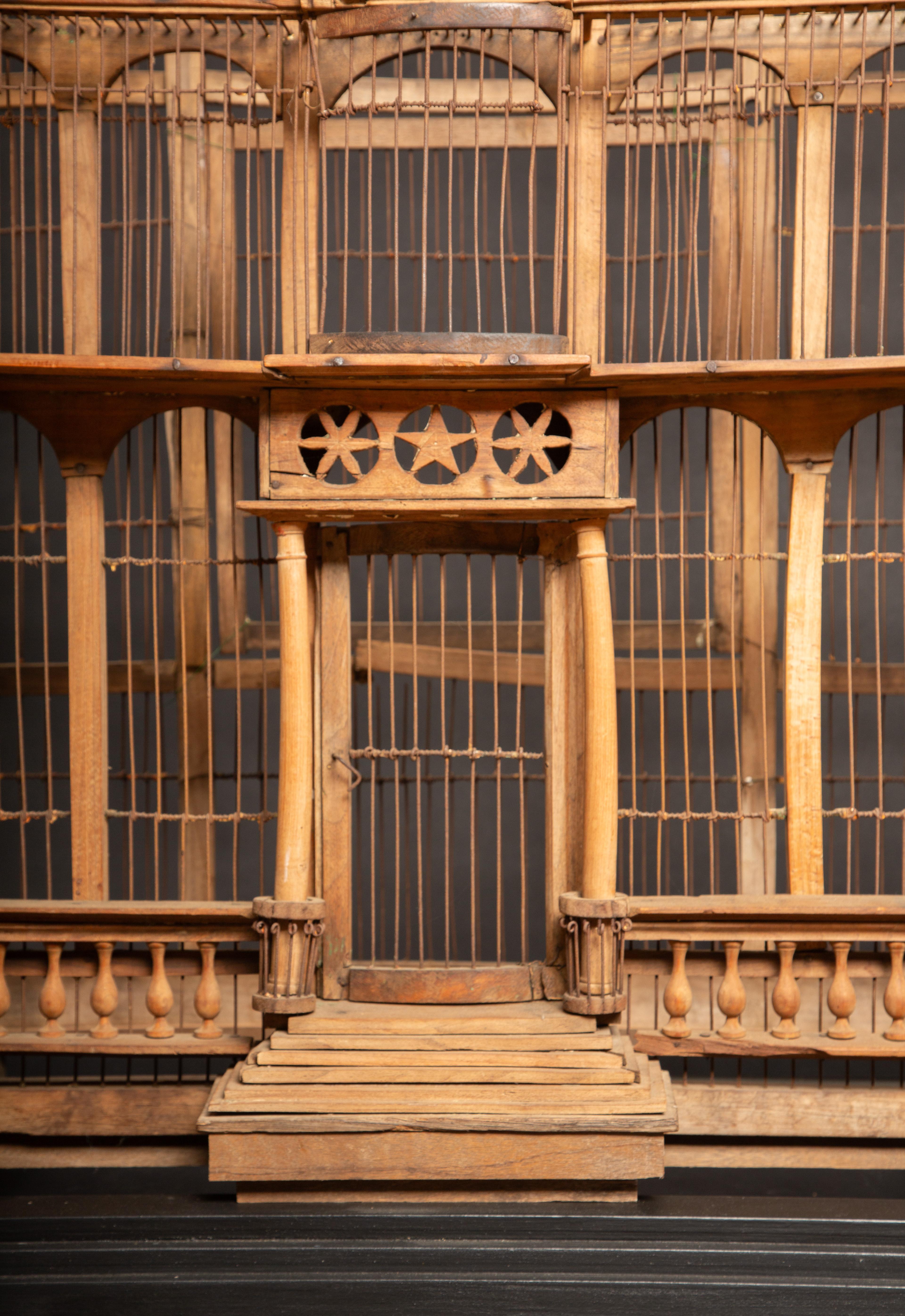 English Antique 19th Century Wood & Wire Manor House Bird Cage: Timeless Elegance For Sale