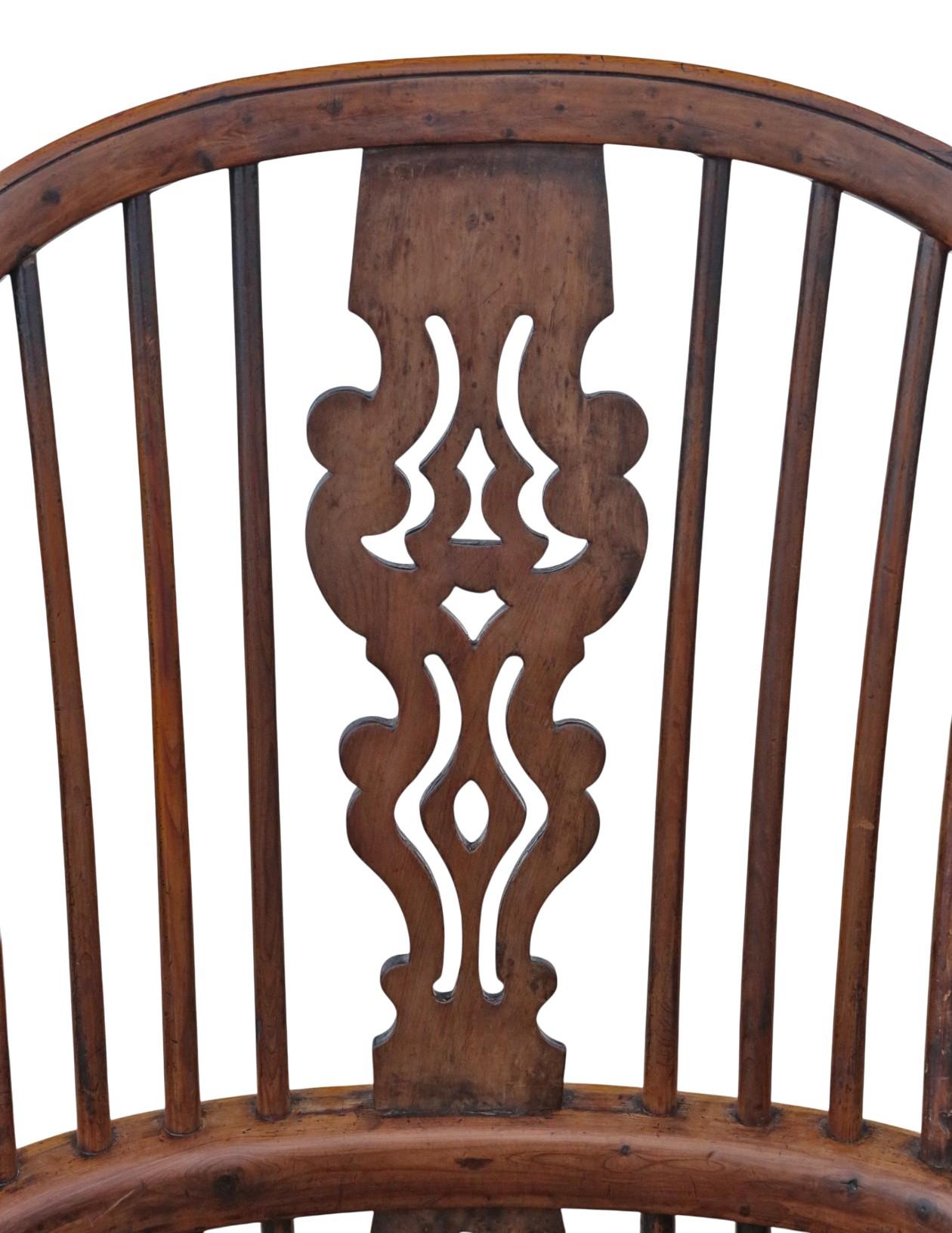 Legno Antica poltrona Windsor in tasso e olmo del XIX secolo o poltrona a gomito Carver in vendita