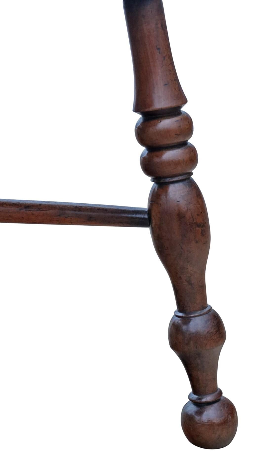 Antica poltrona Windsor in tasso e olmo del XIX secolo o poltrona a gomito Carver in vendita 1