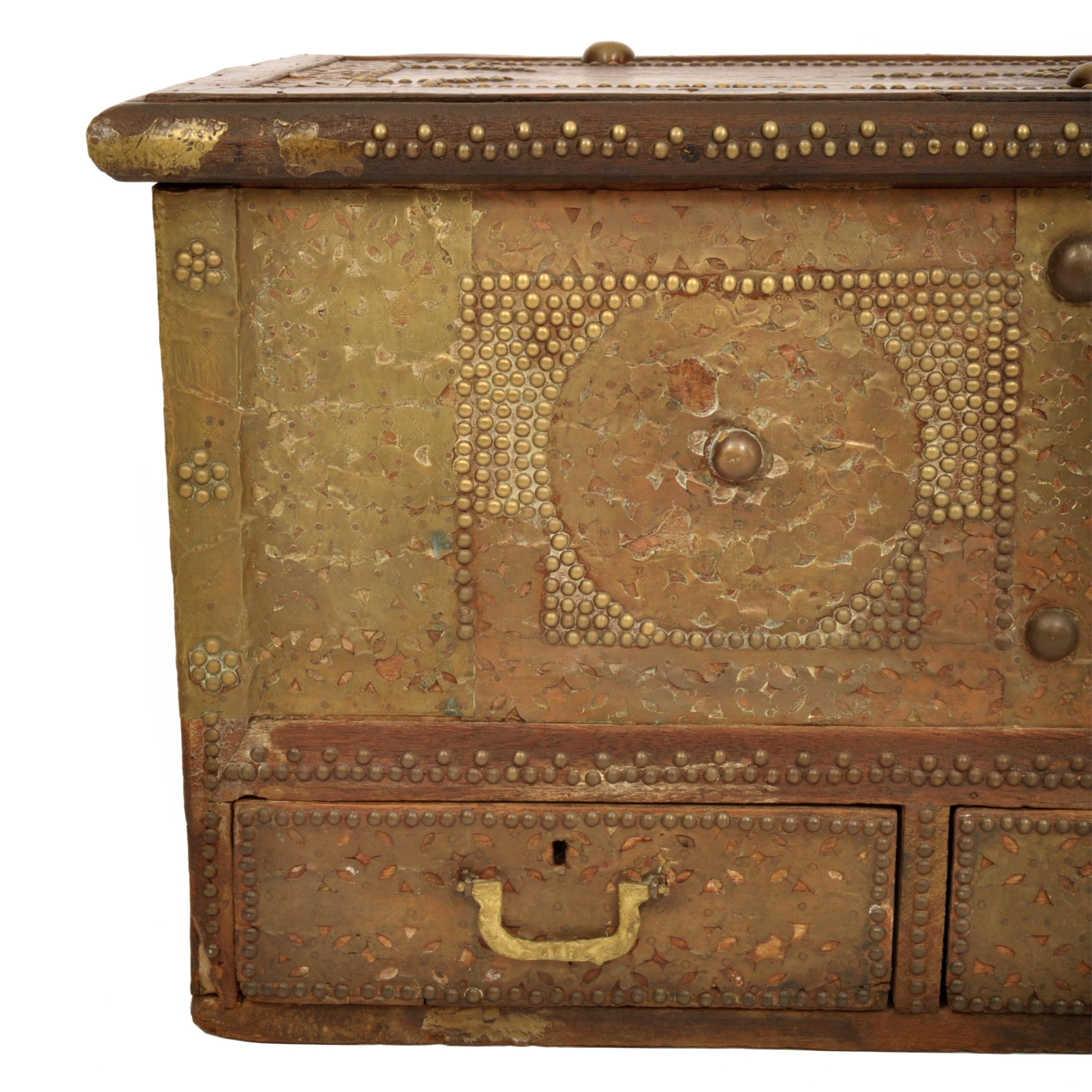 Antique 19th Century Zanzibar Shirazi Brass Stud & Copper Clad Dowry Chest, 1850 For Sale 4