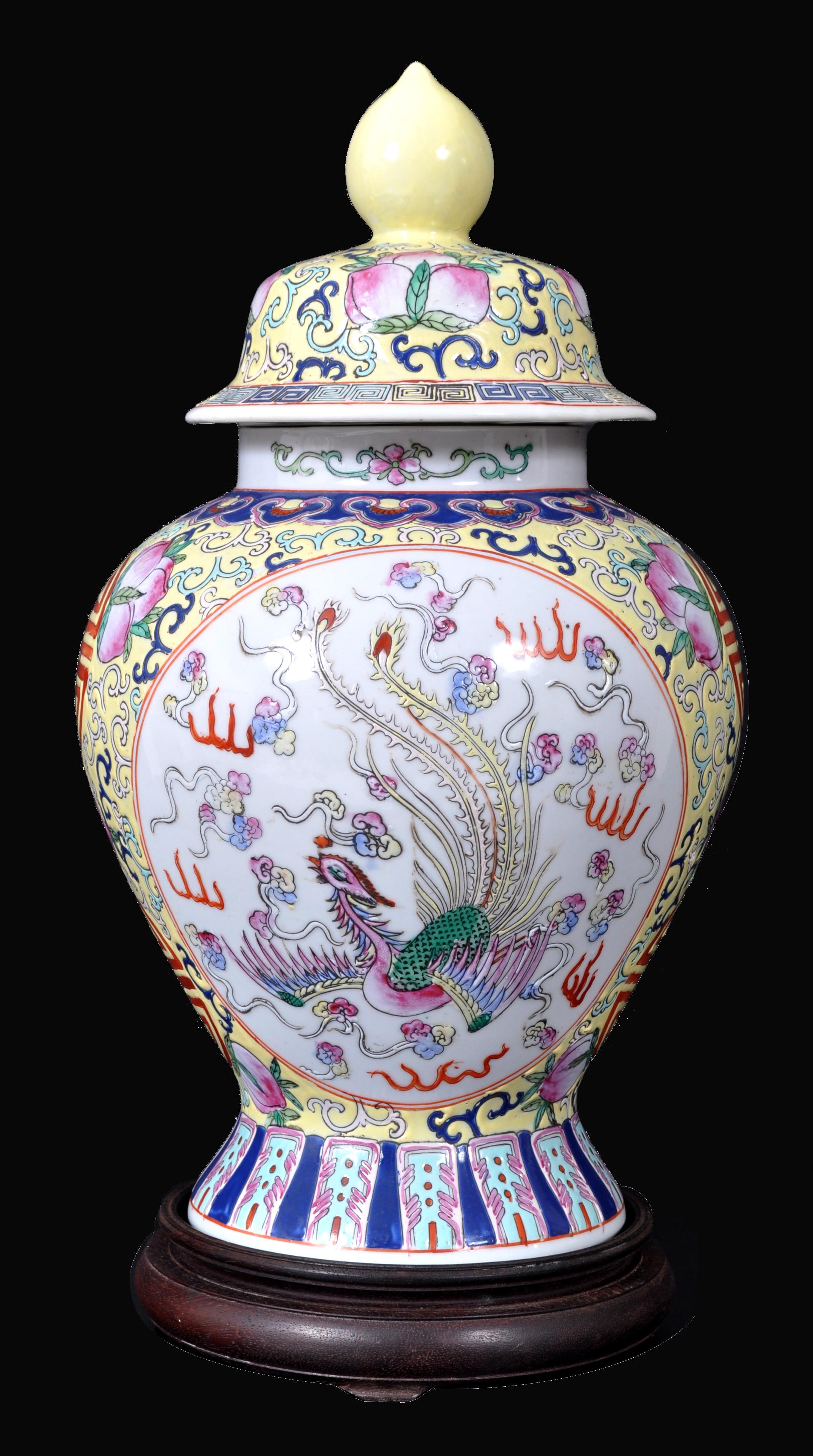 Chinois Jarre à gingembre à couvercle en porcelaine impériale de la dynastie Qing du 19e siècle, 1880 en vente