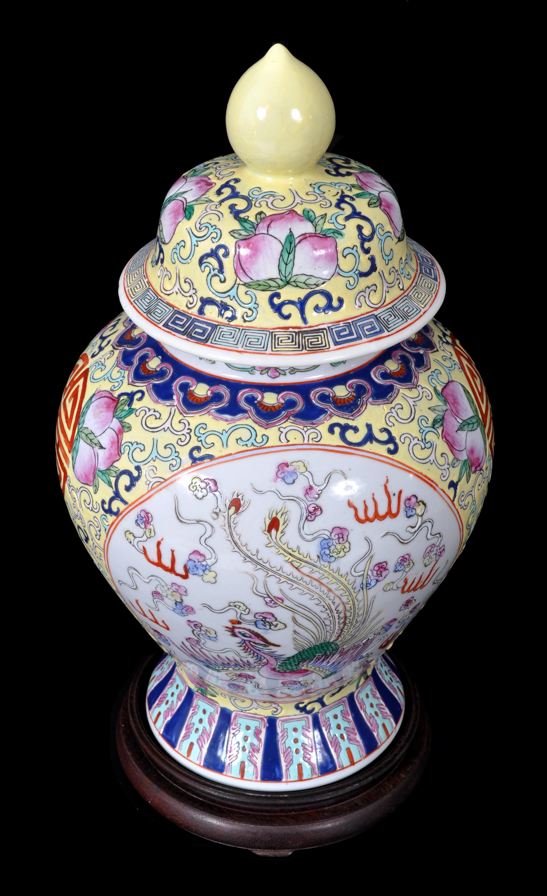 Jarre à gingembre à couvercle en porcelaine impériale de la dynastie Qing du 19e siècle, 1880 Bon état - En vente à Portland, OR